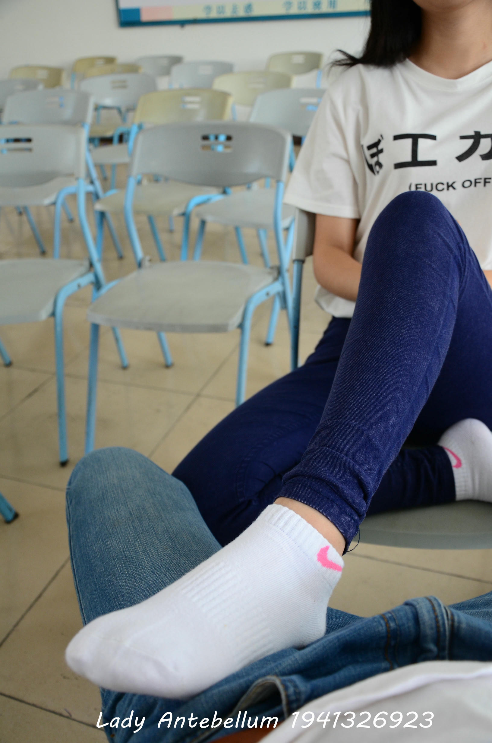 [战前女神] 恋足美腿棉袜女神级摄影套图 067 [88P-125MB]_第4集