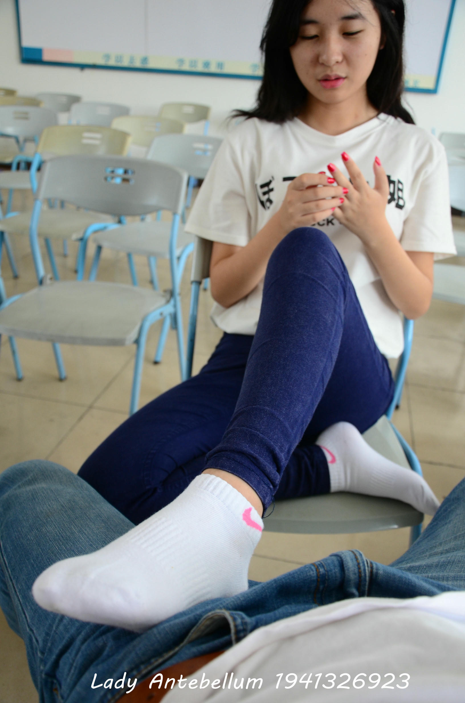 [战前女神] 恋足美腿棉袜女神级摄影套图 067 [88P-125MB]_第4集