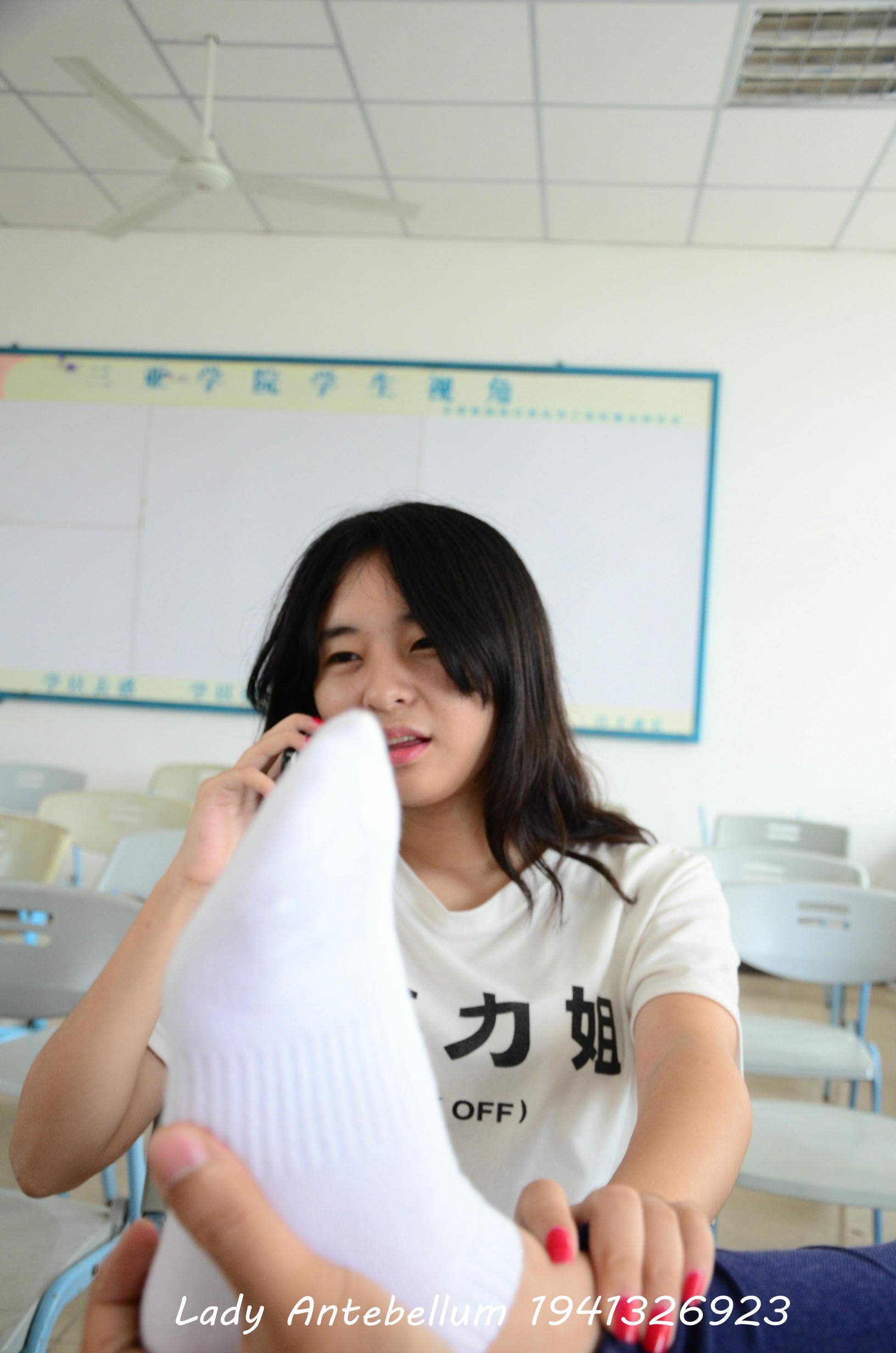 [战前女神] 恋足美腿棉袜女神级摄影套图 067 [88P-125MB]_第5集