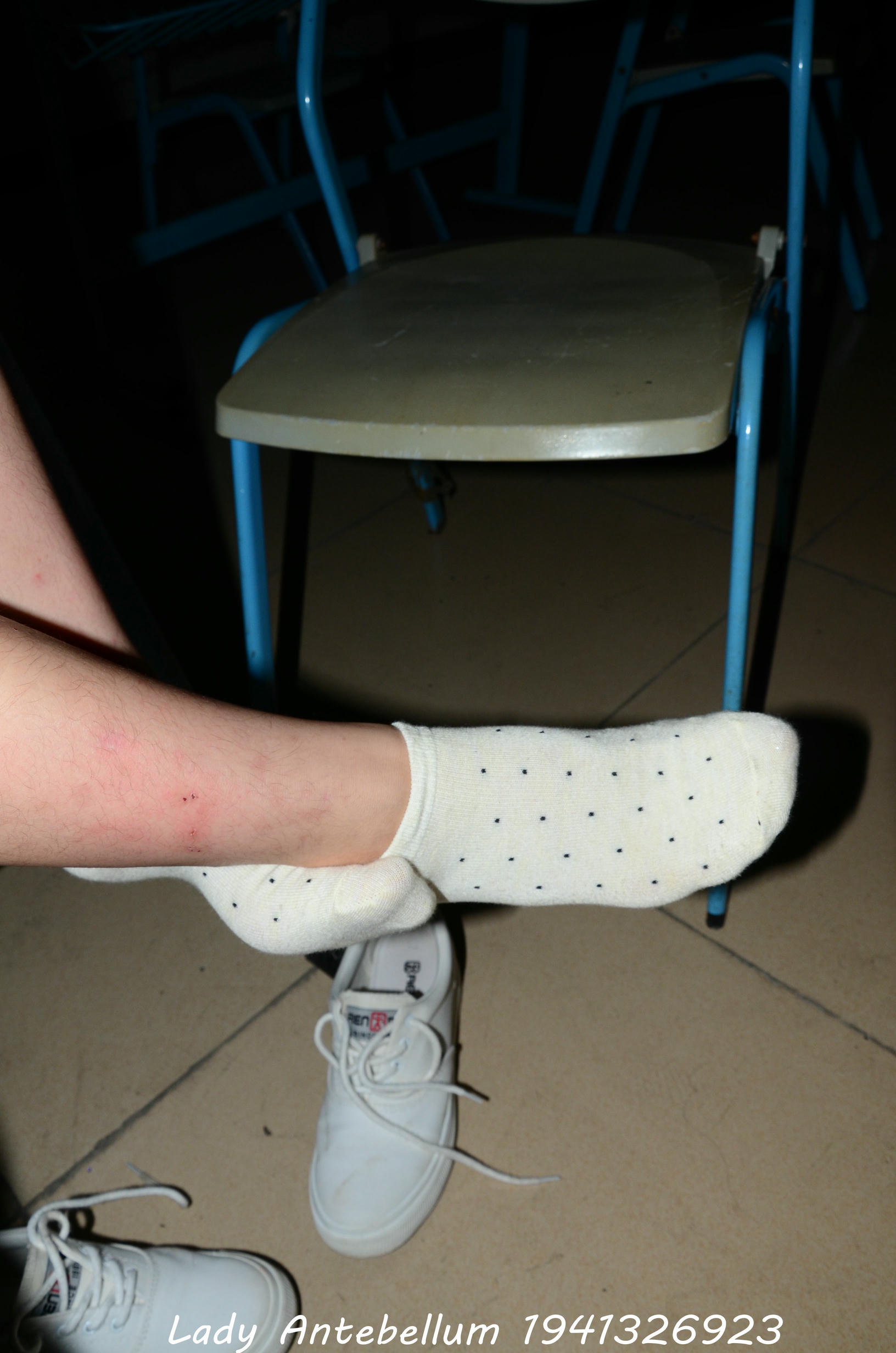 [战前女神] 恋足美腿棉袜女神级摄影套图 068 [62P-91MB]_第2集