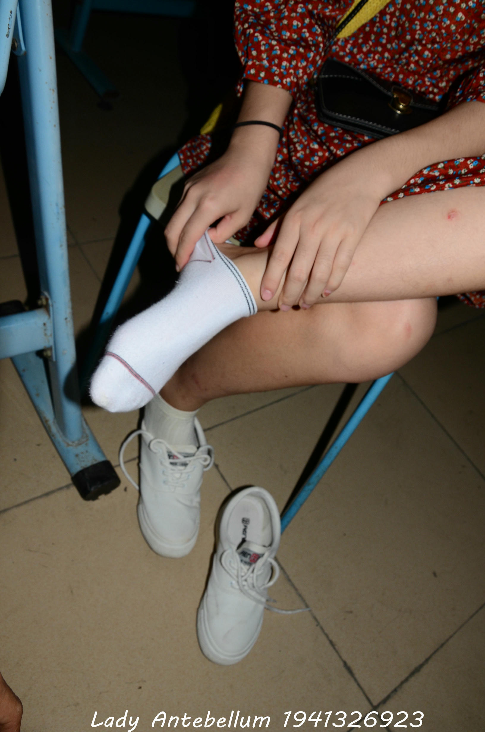 [战前女神] 恋足美腿棉袜女神级摄影套图 068 [62P-91MB]_第3集