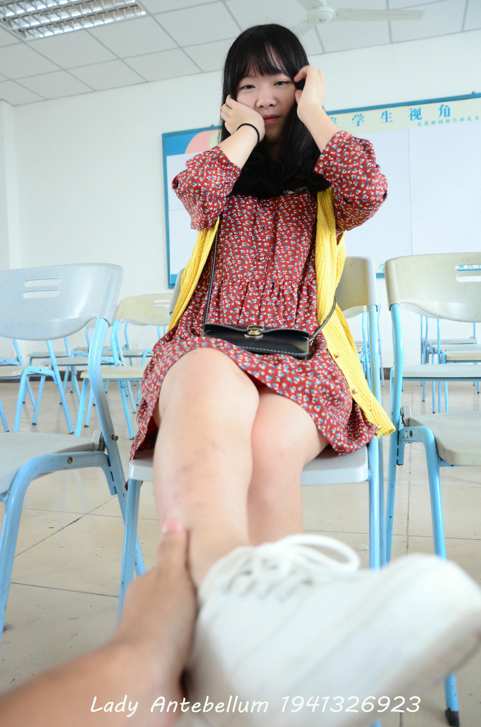 [战前女神] 恋足美腿棉袜女神级摄影套图 069 [72P-127MB]_第1集