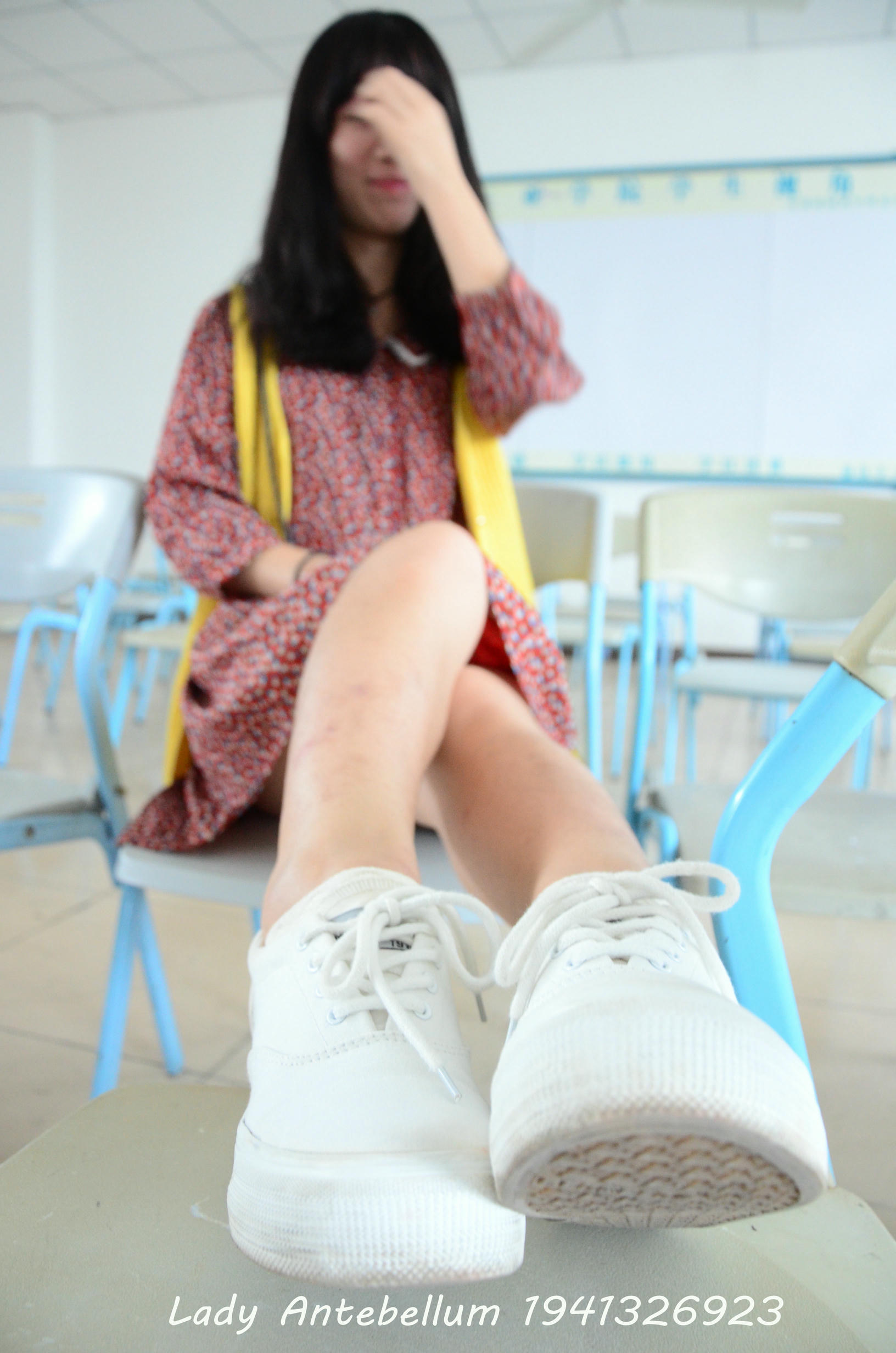 [战前女神] 恋足美腿棉袜女神级摄影套图 069 [72P-127MB]_第1集