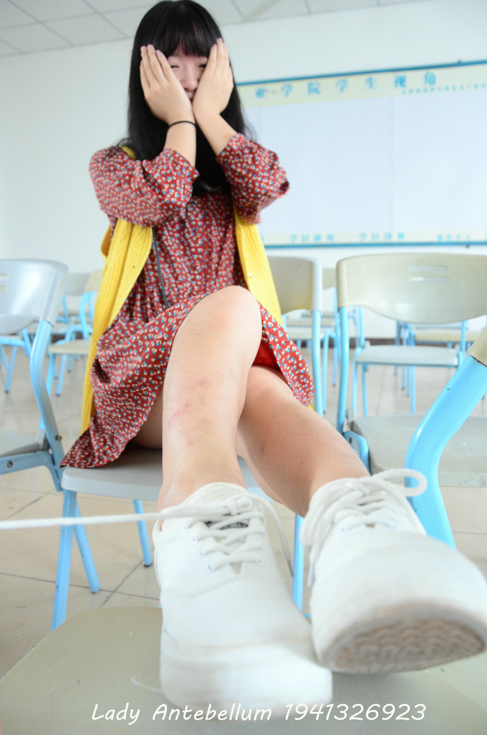 [战前女神] 恋足美腿棉袜女神级摄影套图 069 [72P-127MB]_第1集