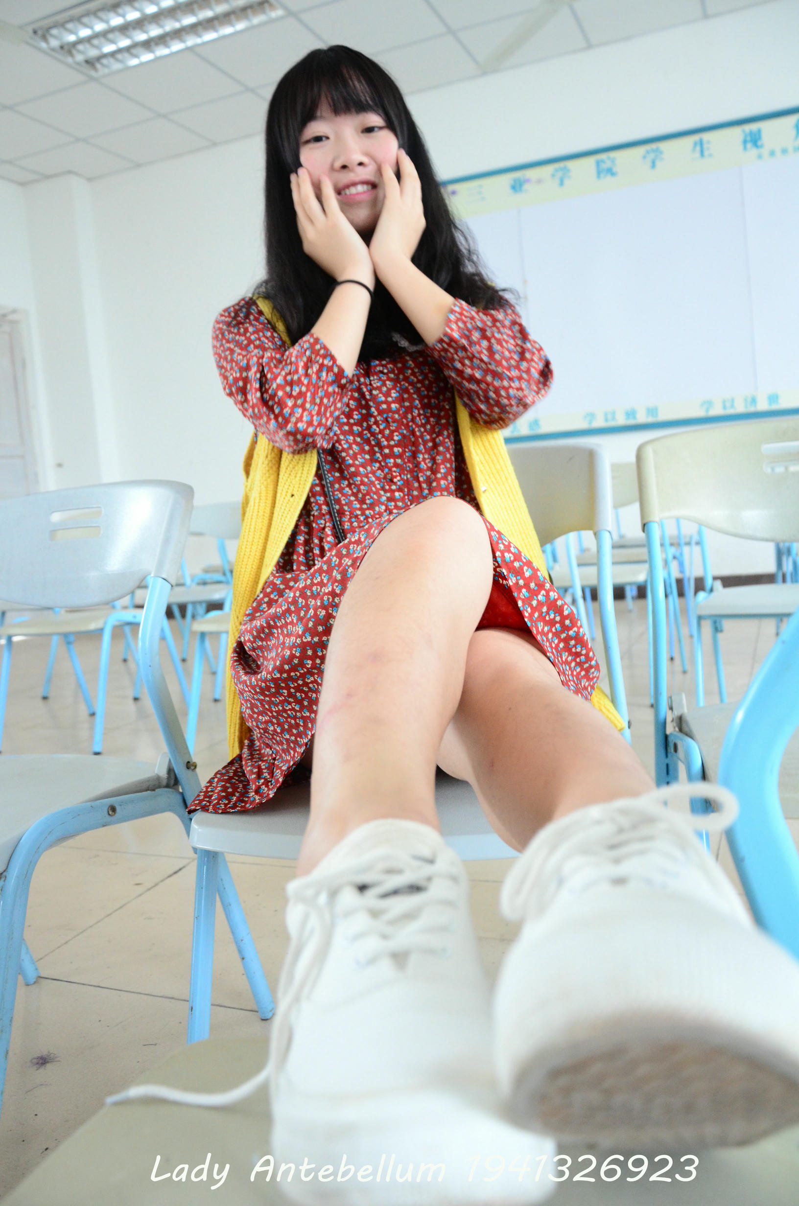 [战前女神] 恋足美腿棉袜女神级摄影套图 069 [72P-127MB]_第1集