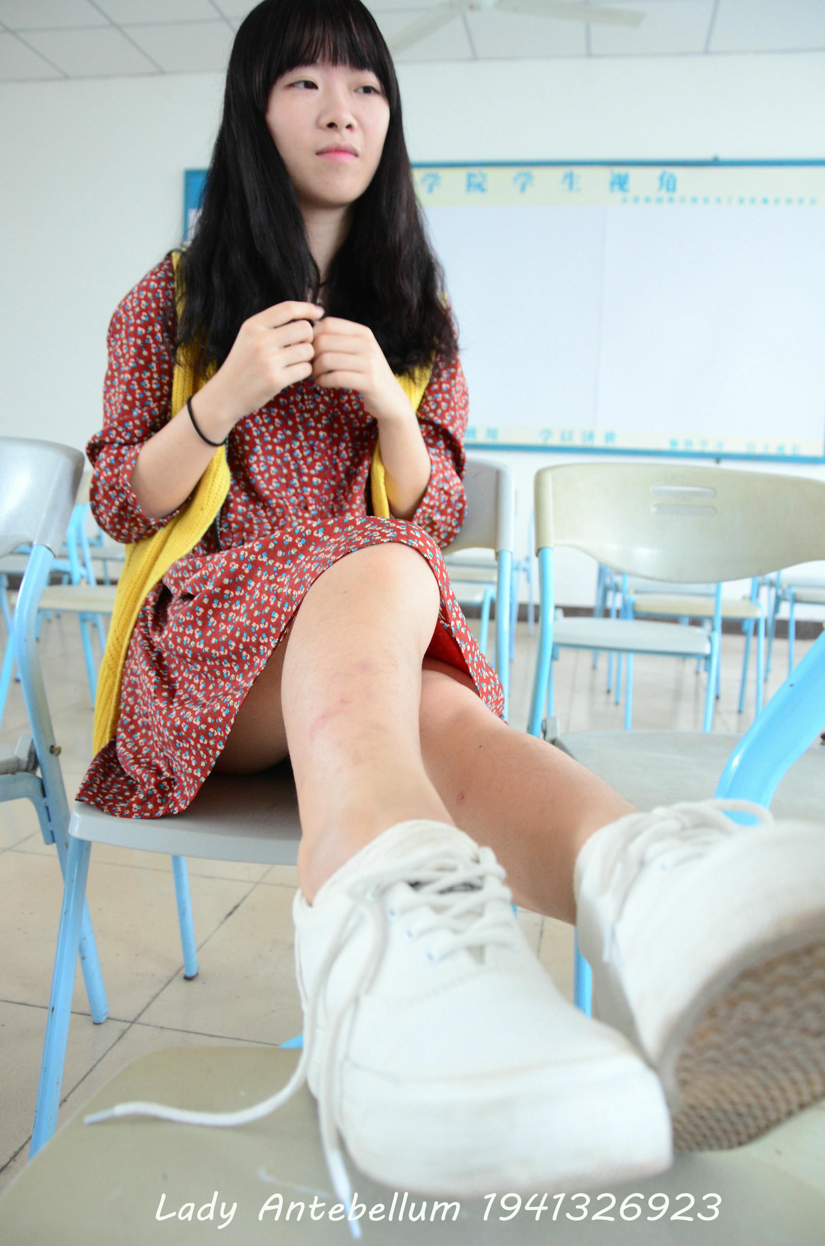 [战前女神] 恋足美腿棉袜女神级摄影套图 069 [72P-127MB]_第1集