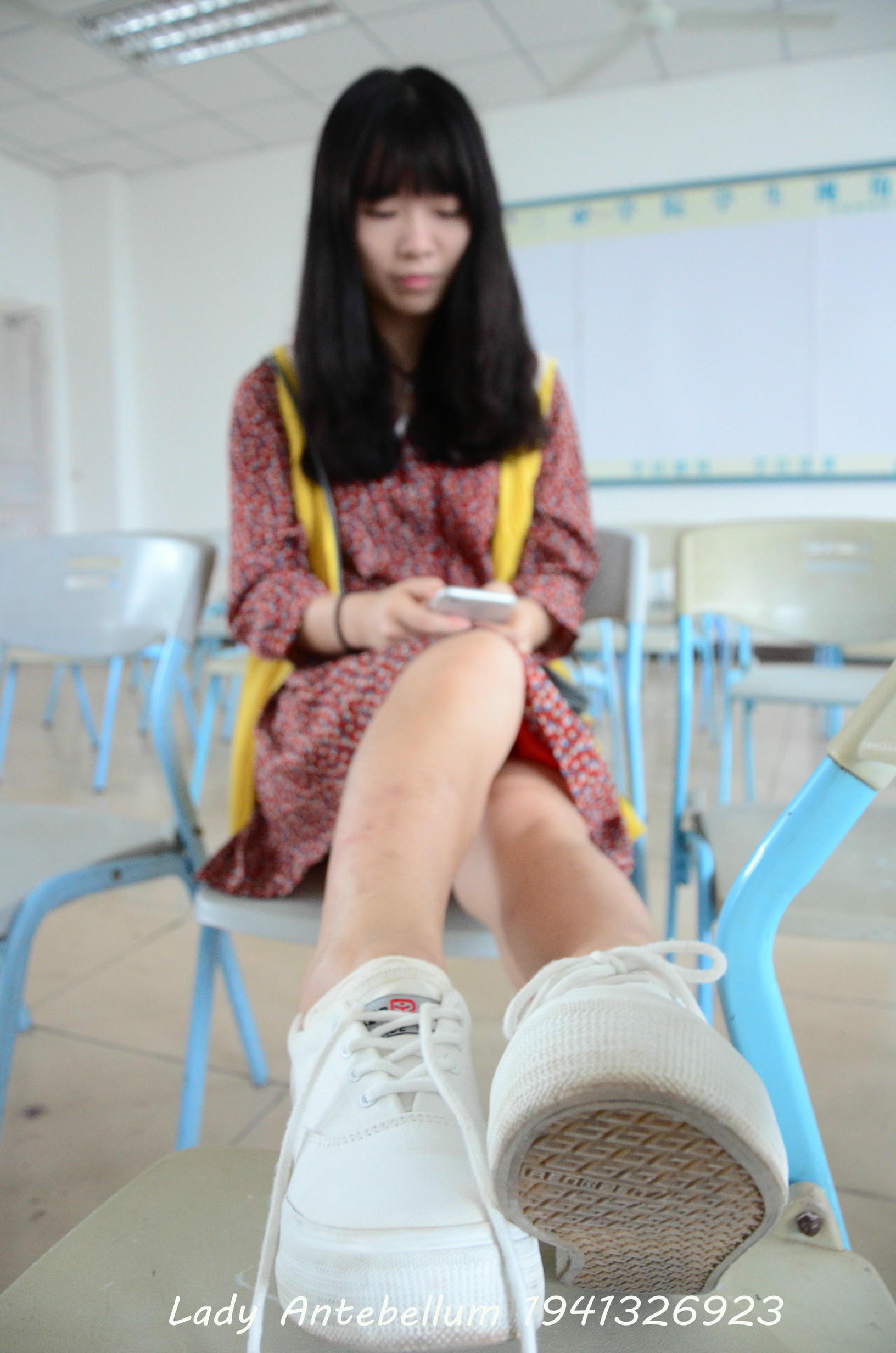 [战前女神] 恋足美腿棉袜女神级摄影套图 069 [72P-127MB]_第1集