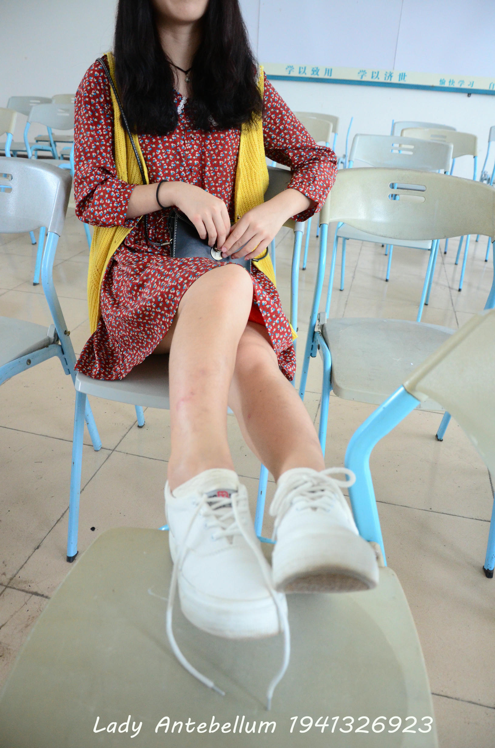 [战前女神] 恋足美腿棉袜女神级摄影套图 069 [72P-127MB]_第2集