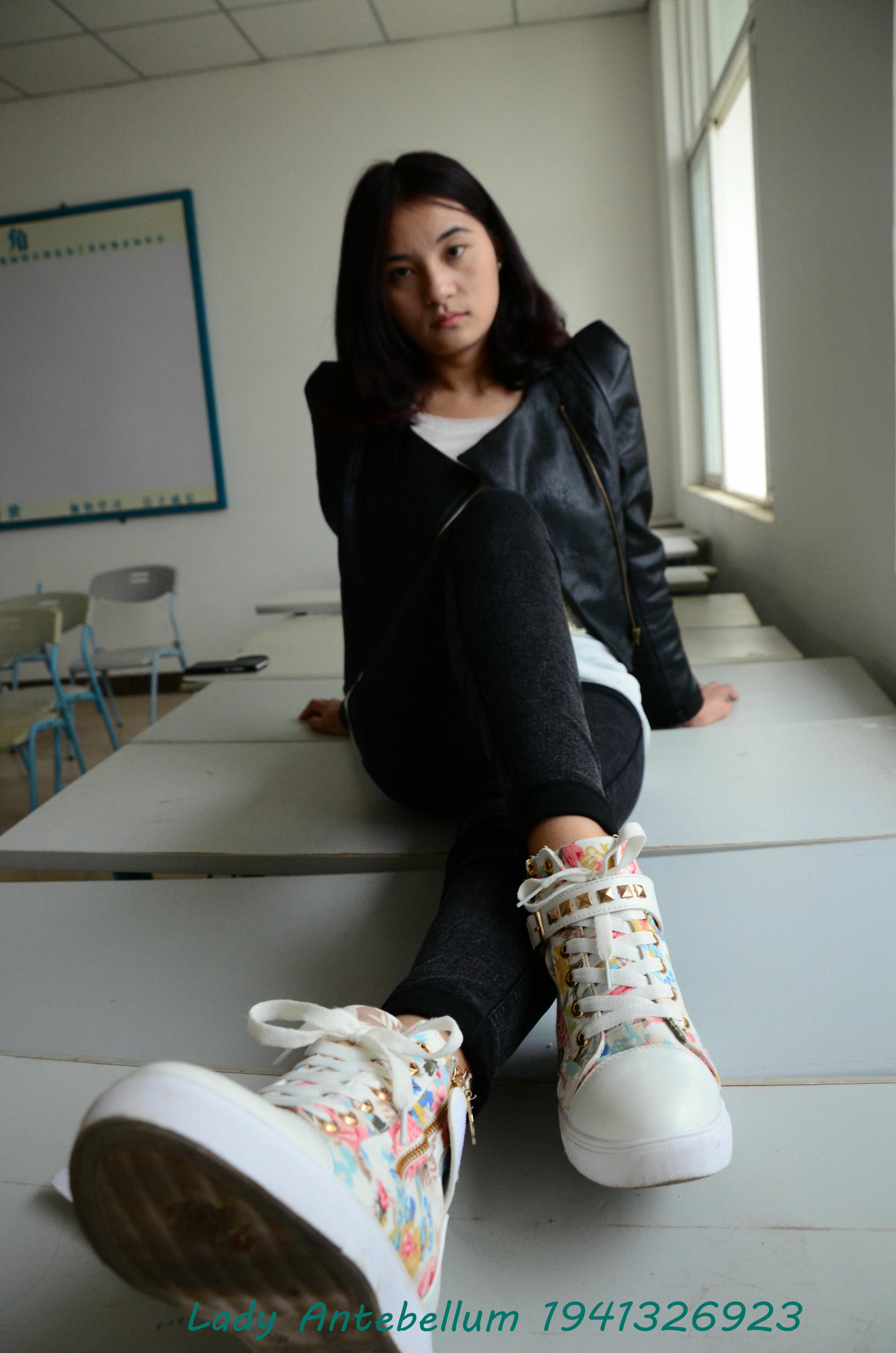 [战前女神] 恋足美腿棉袜女神级摄影套图 070 [82P-139MB]_第1集