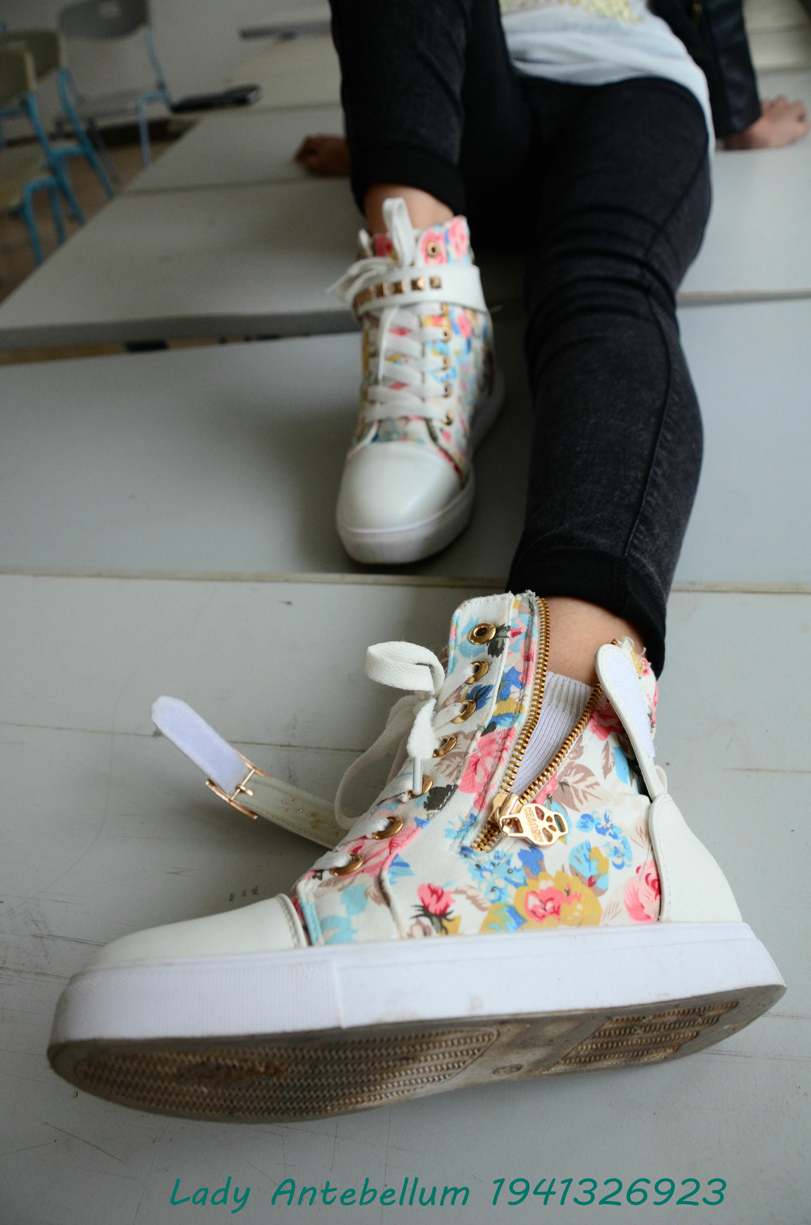 [战前女神] 恋足美腿棉袜女神级摄影套图 070 [82P-139MB]_第1集