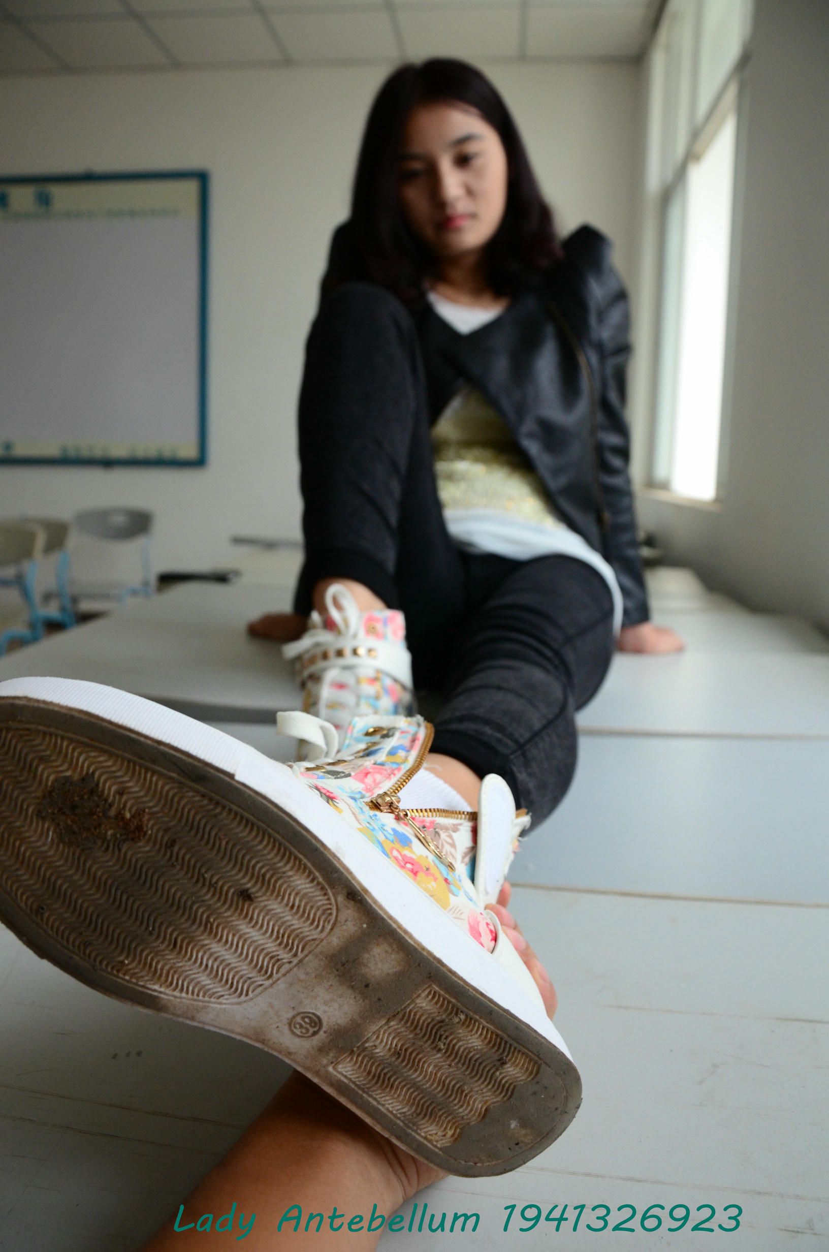 [战前女神] 恋足美腿棉袜女神级摄影套图 070 [82P-139MB]_第1集