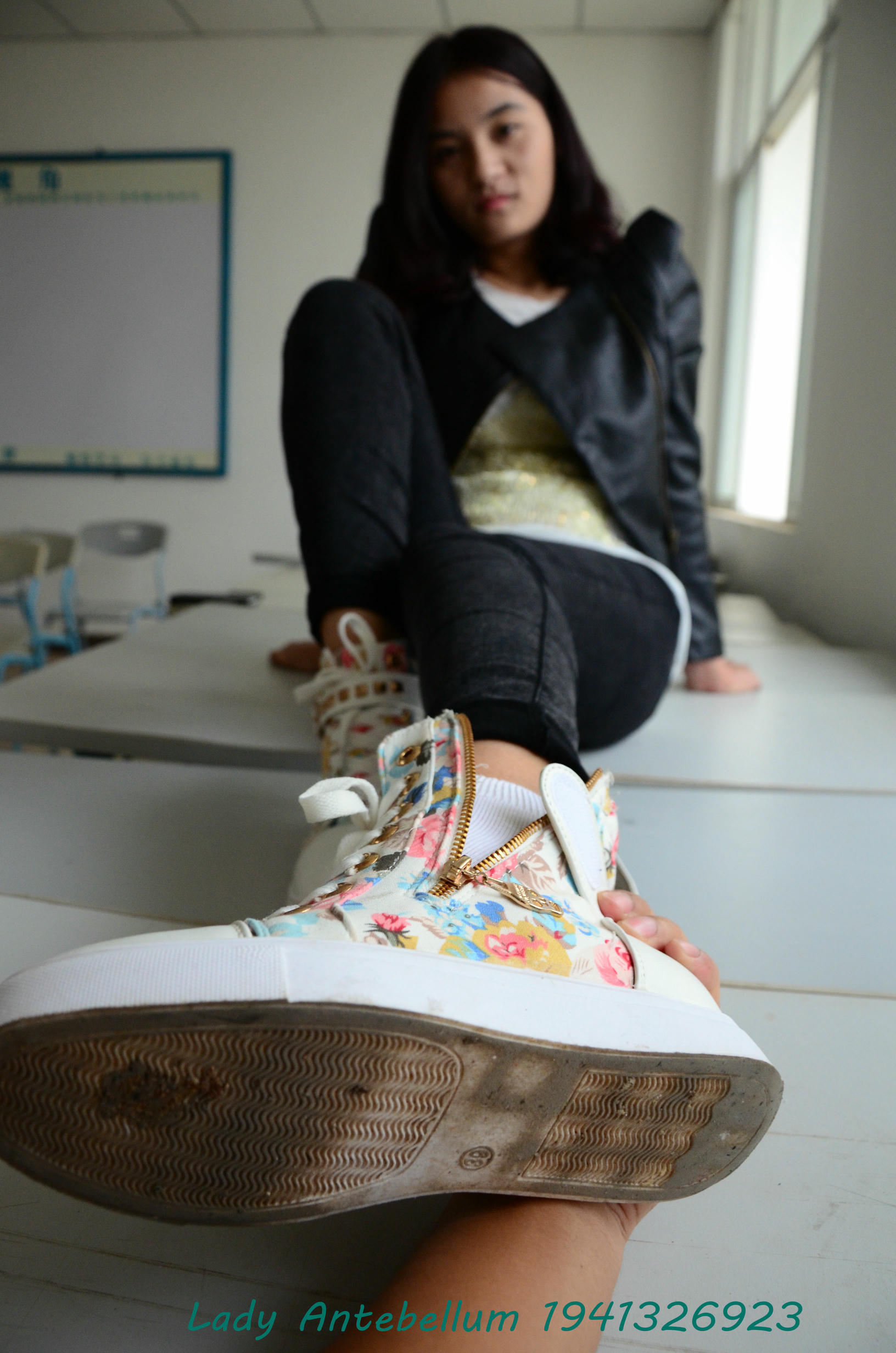 [战前女神] 恋足美腿棉袜女神级摄影套图 070 [82P-139MB]_第1集