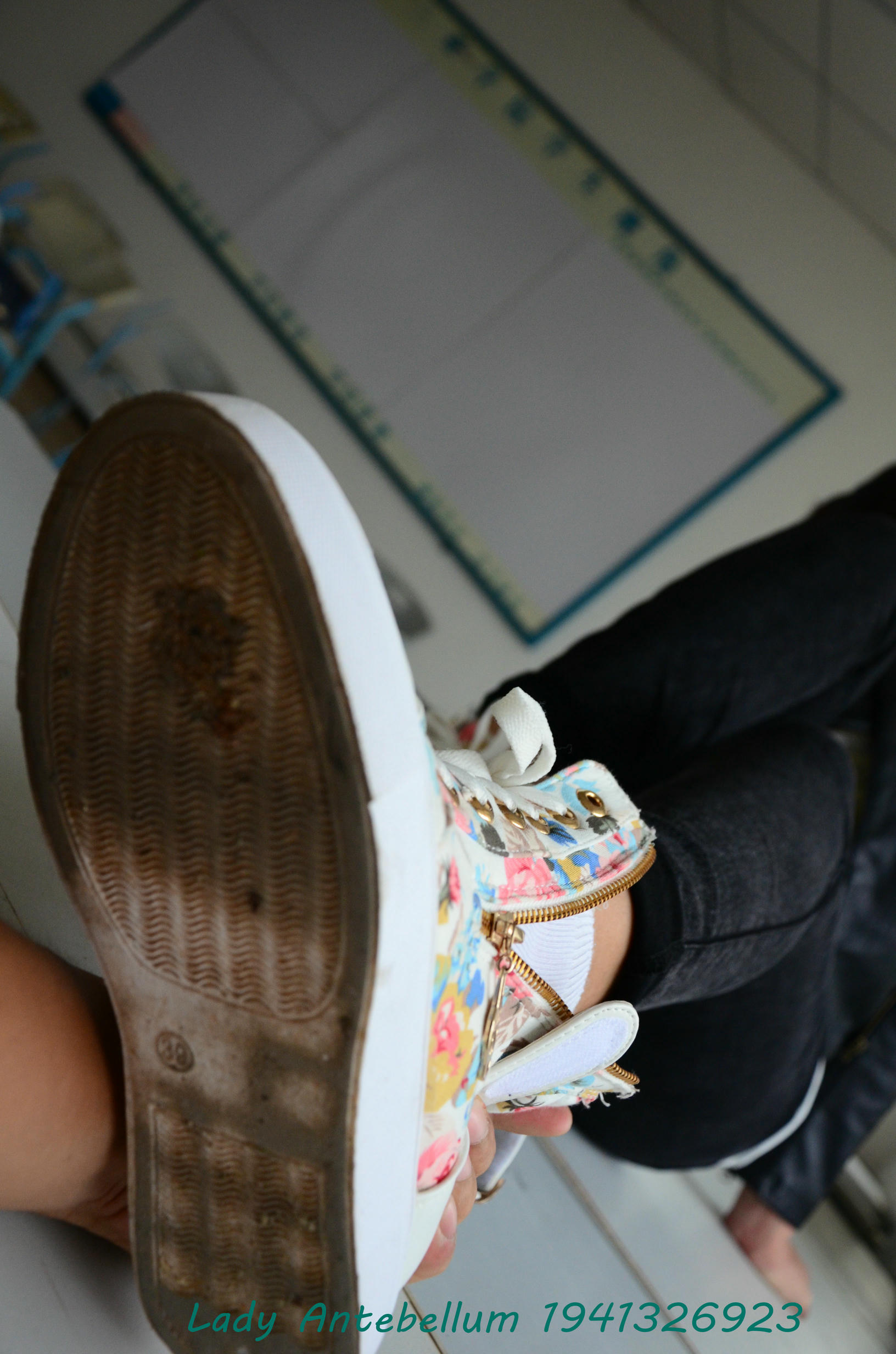 [战前女神] 恋足美腿棉袜女神级摄影套图 070 [82P-139MB]_第1集