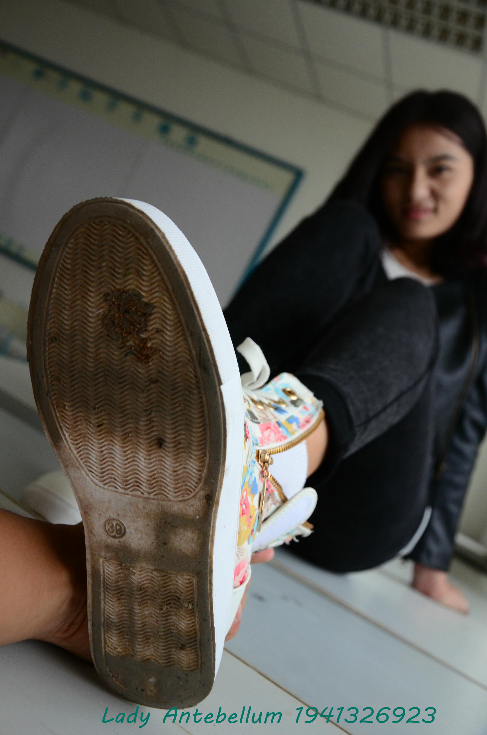 [战前女神] 恋足美腿棉袜女神级摄影套图 070 [82P-139MB]_第1集