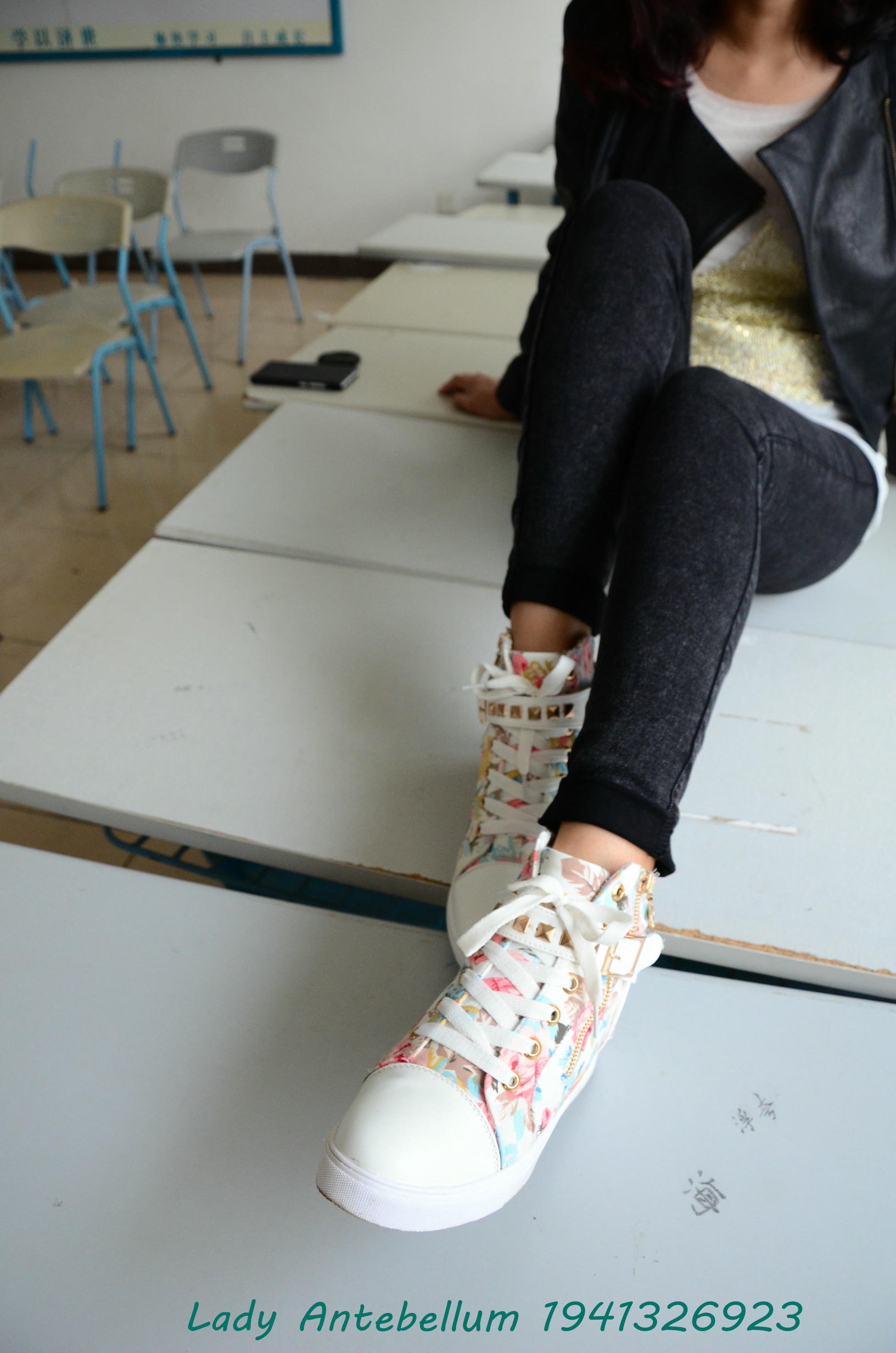 [战前女神] 恋足美腿棉袜女神级摄影套图 070 [82P-139MB]_第1集