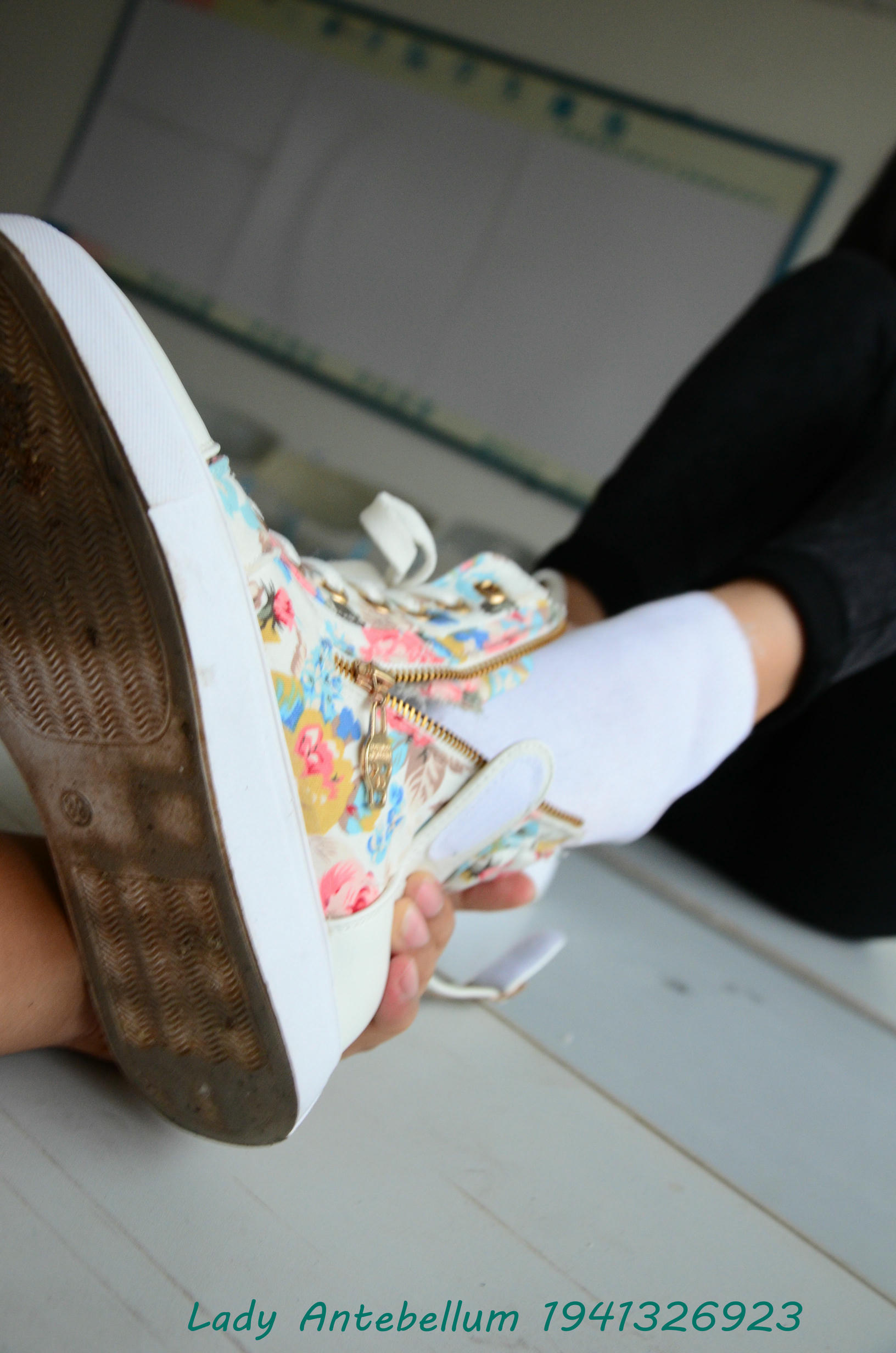 [战前女神] 恋足美腿棉袜女神级摄影套图 070 [82P-139MB]_第1集