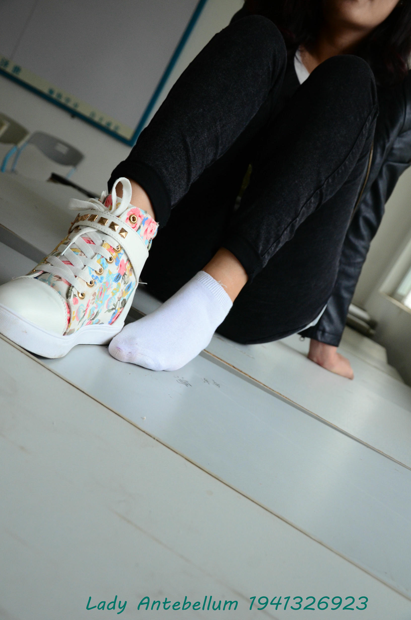 [战前女神] 恋足美腿棉袜女神级摄影套图 070 [82P-139MB]_第2集