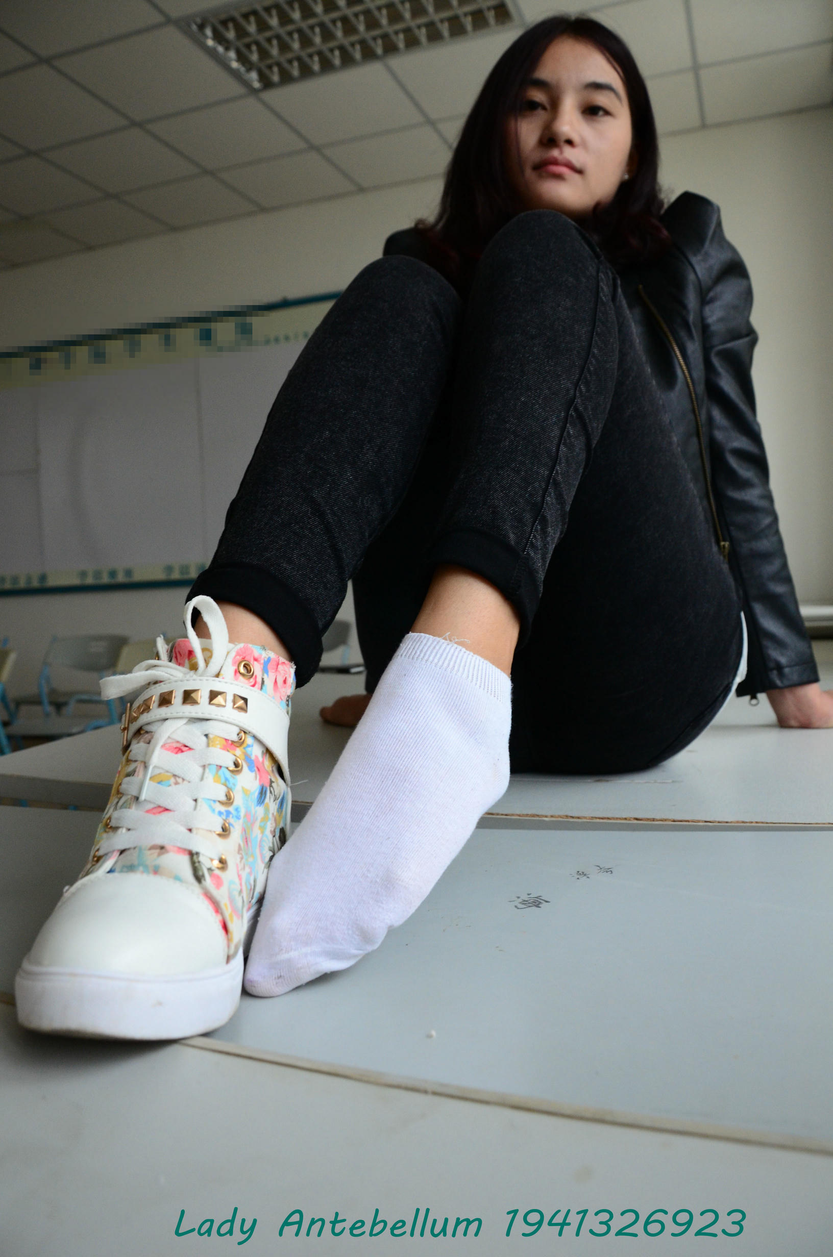 [战前女神] 恋足美腿棉袜女神级摄影套图 070 [82P-139MB]_第2集