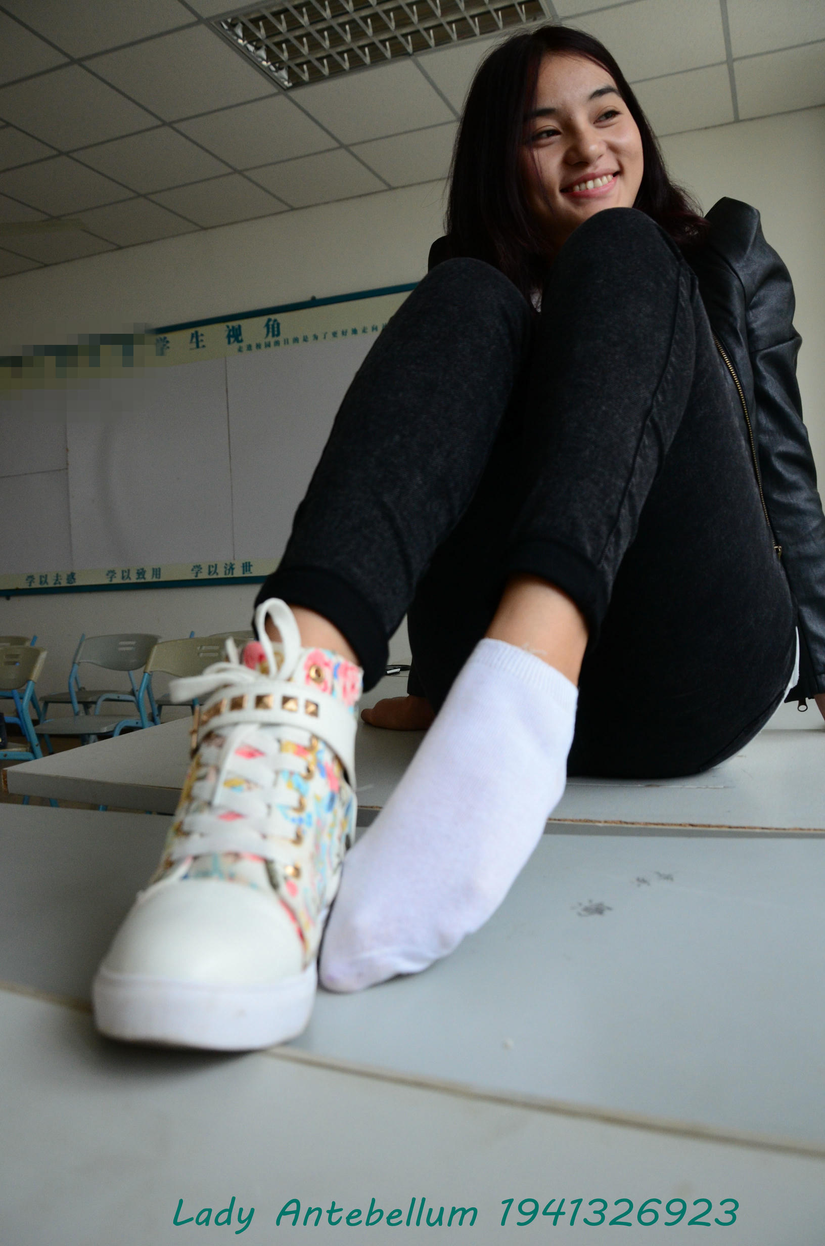 [战前女神] 恋足美腿棉袜女神级摄影套图 070 [82P-139MB]_第2集