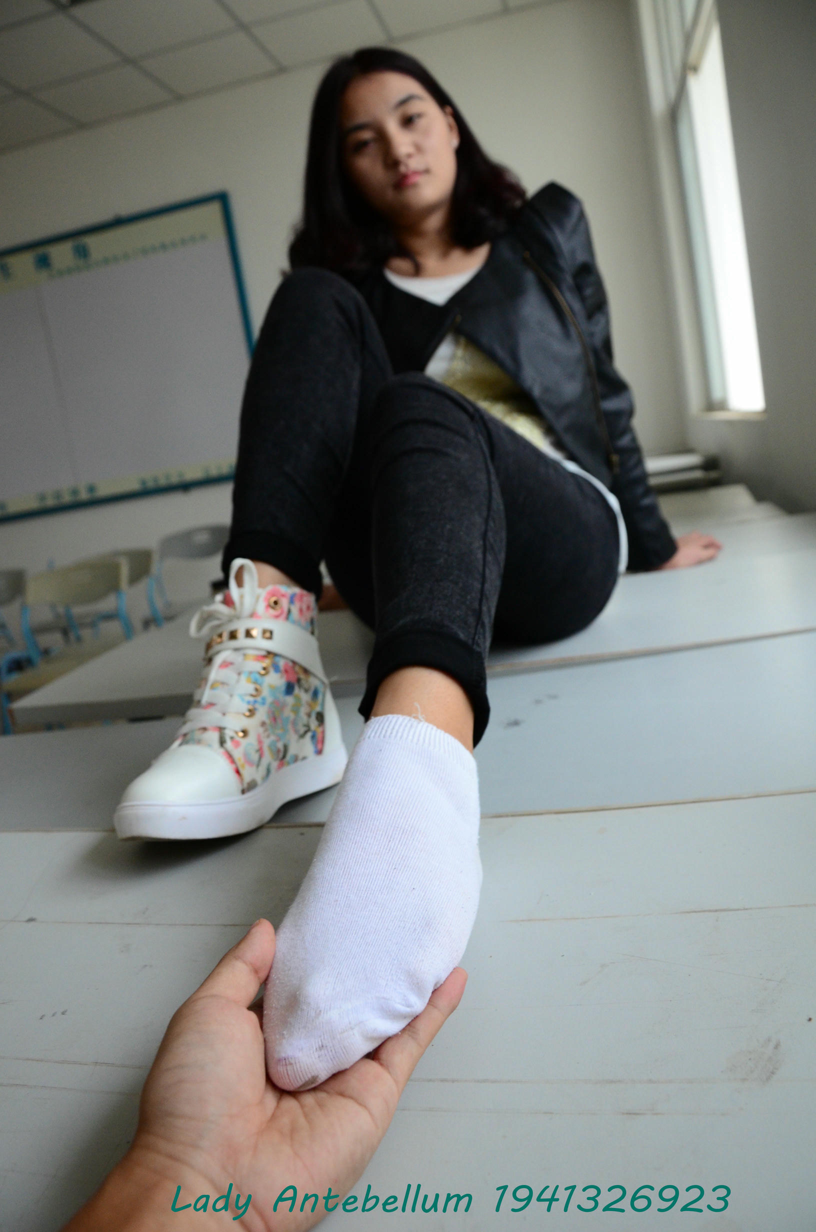 [战前女神] 恋足美腿棉袜女神级摄影套图 070 [82P-139MB]_第2集