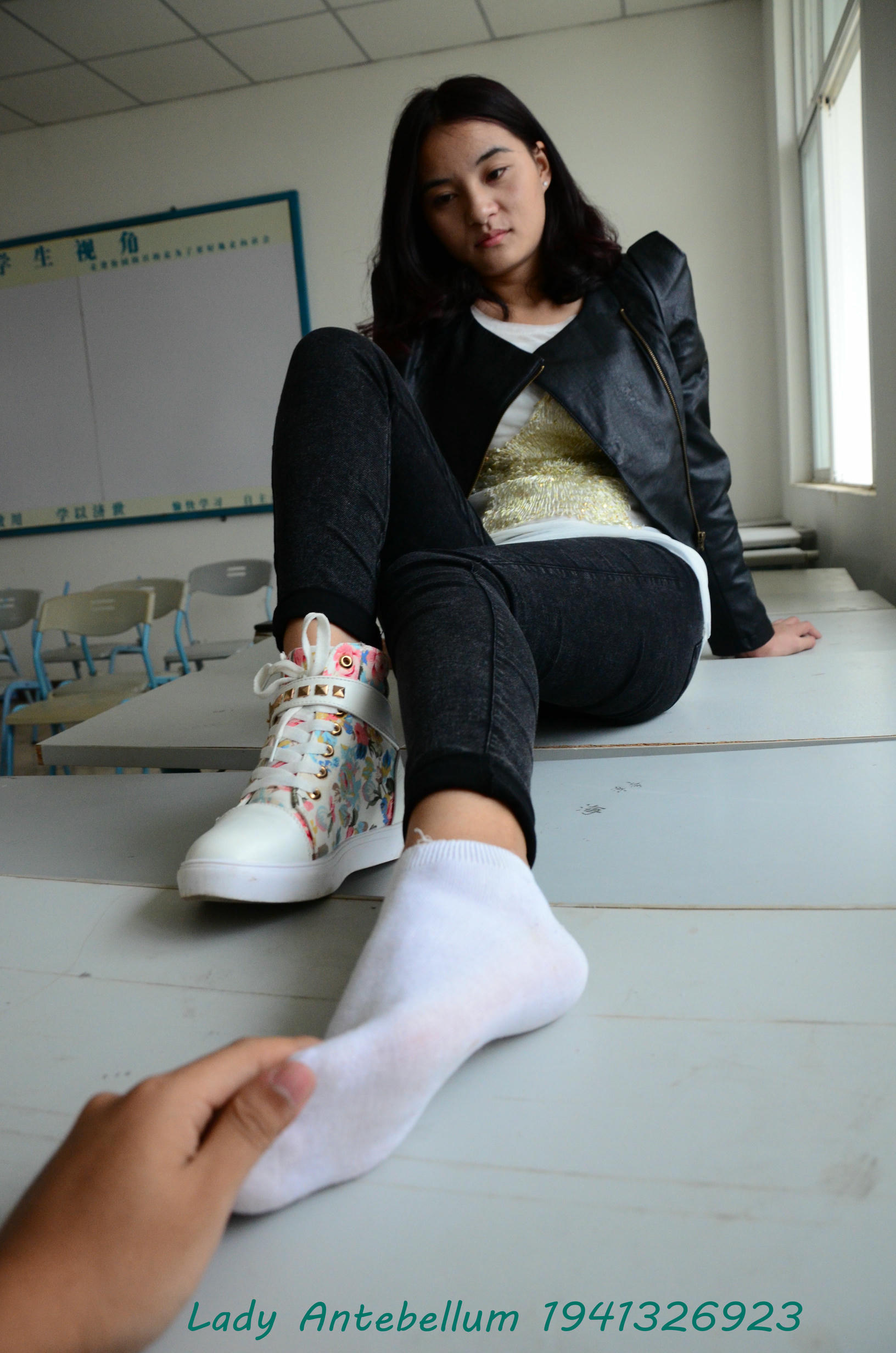 [战前女神] 恋足美腿棉袜女神级摄影套图 070 [82P-139MB]_第2集