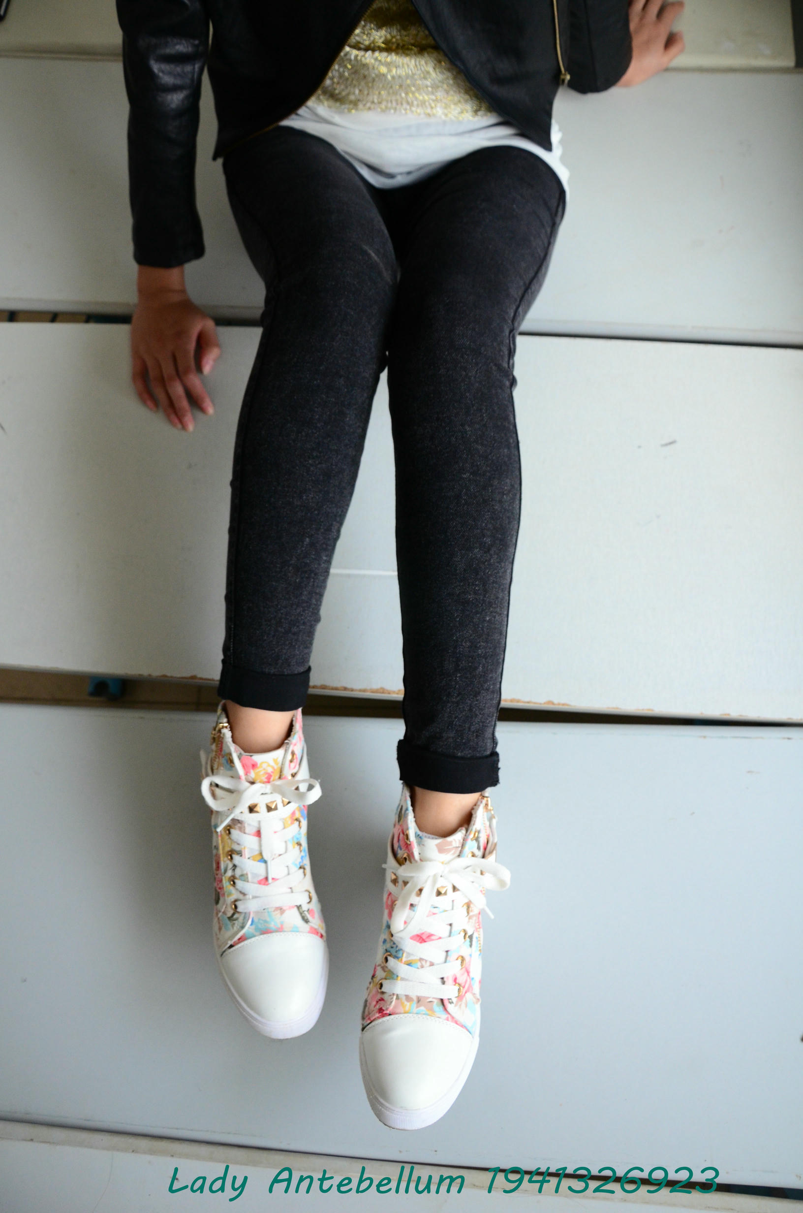 [战前女神] 恋足美腿棉袜女神级摄影套图 070 [82P-139MB]_第1集