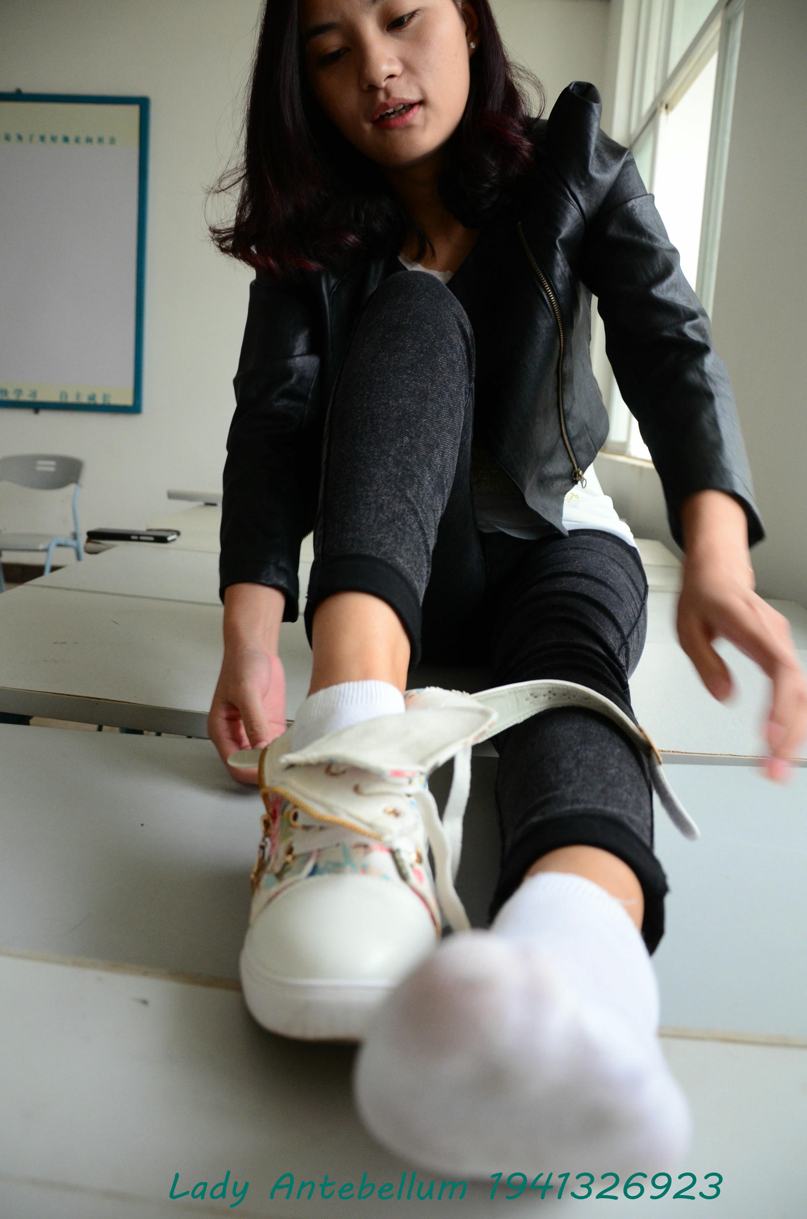 [战前女神] 恋足美腿棉袜女神级摄影套图 070 [82P-139MB]_第3集