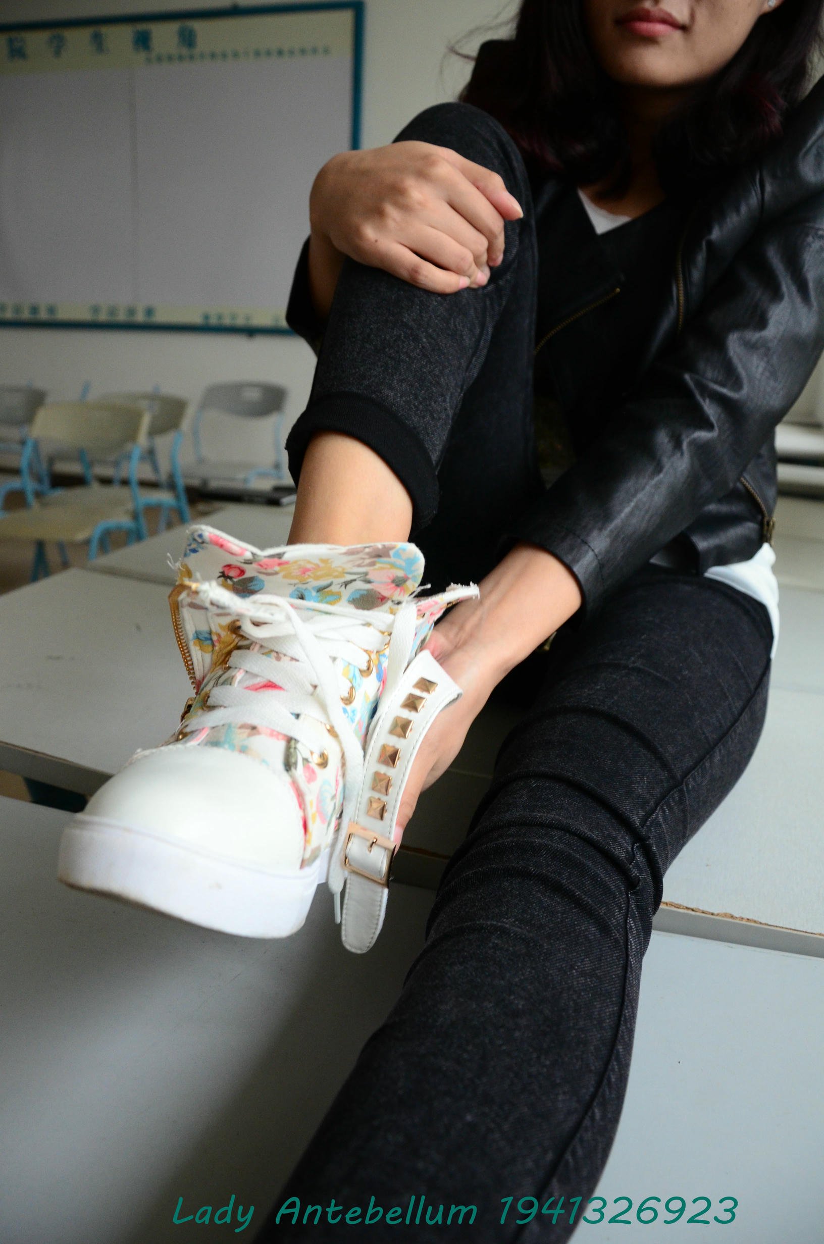 [战前女神] 恋足美腿棉袜女神级摄影套图 070 [82P-139MB]_第3集