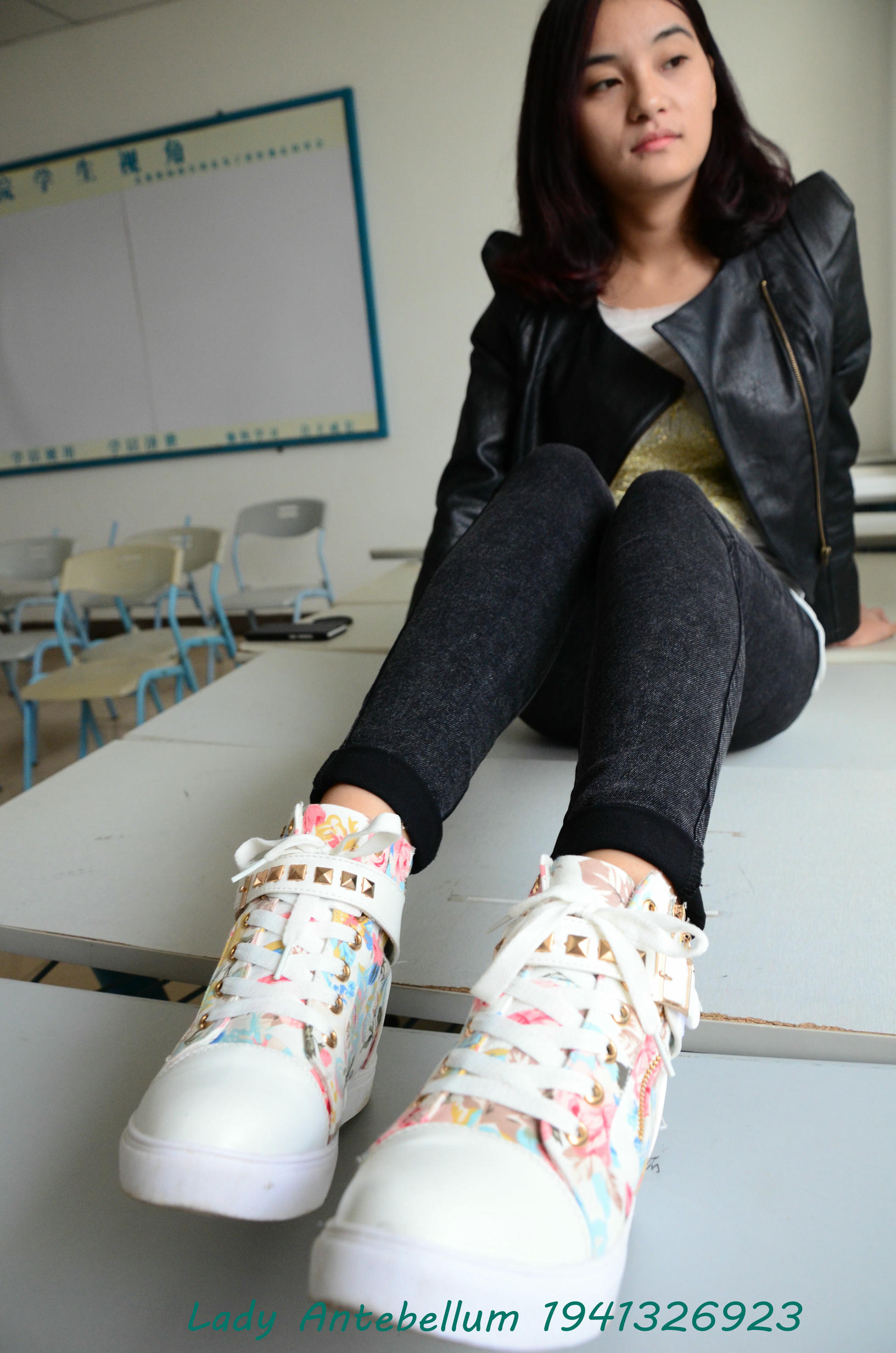 [战前女神] 恋足美腿棉袜女神级摄影套图 070 [82P-139MB]_第1集