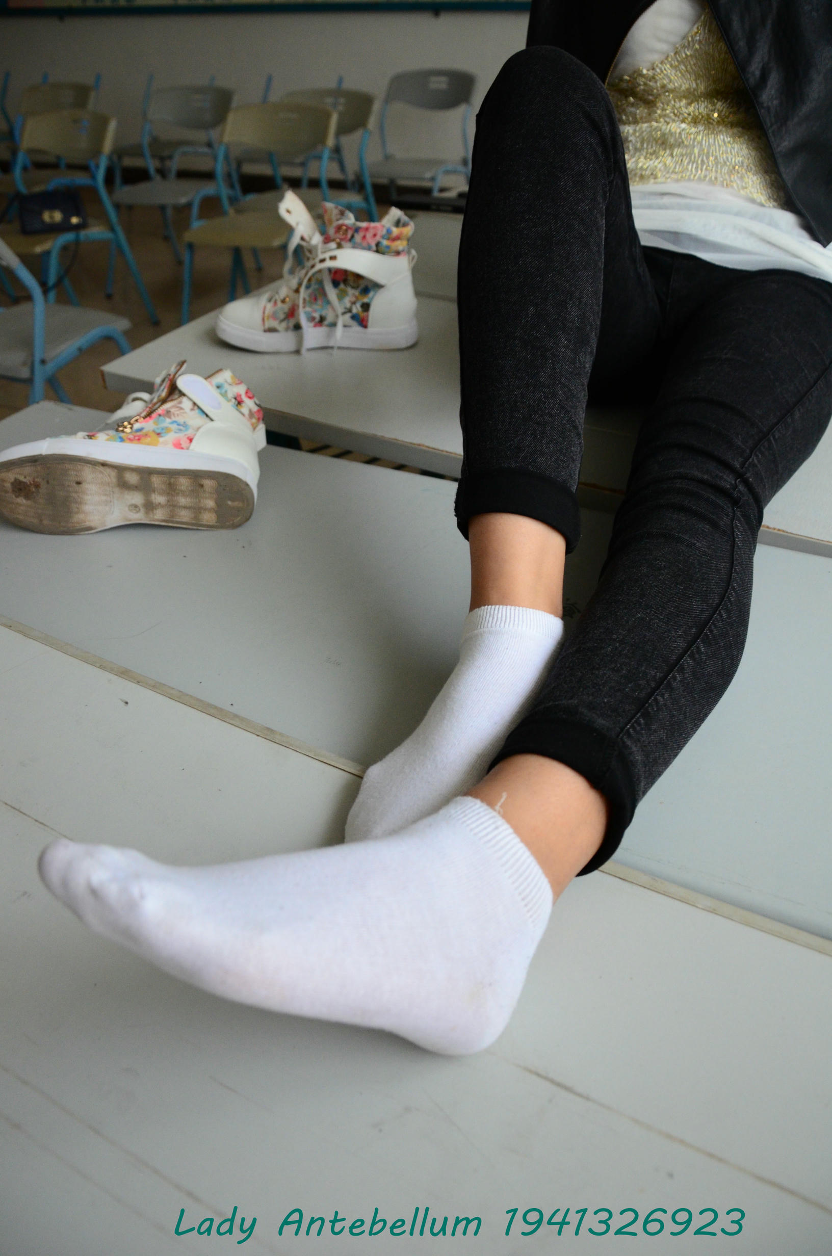 [战前女神] 恋足美腿棉袜女神级摄影套图 070 [82P-139MB]_第4集