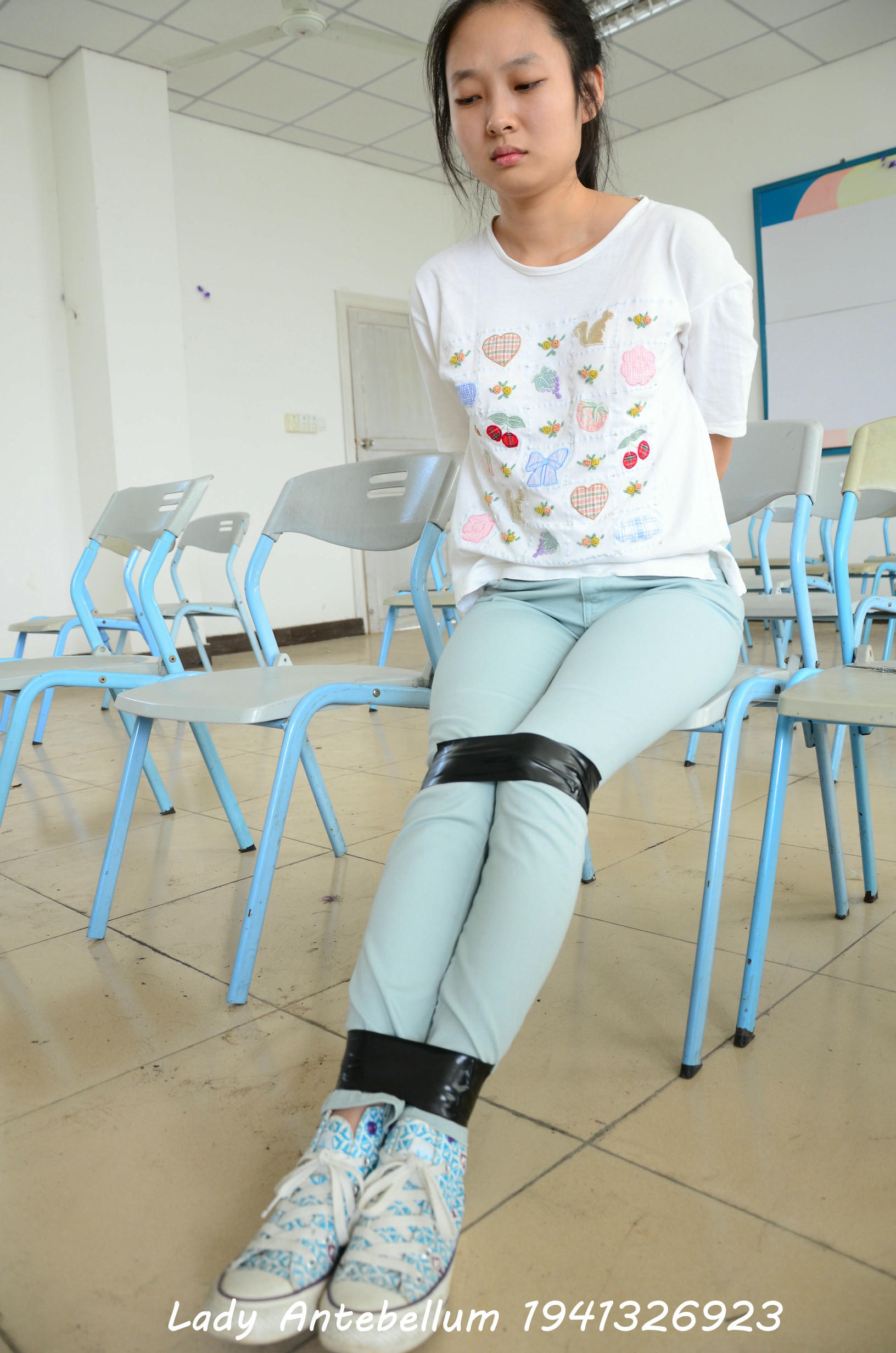 [战前女神] 恋足美腿棉袜女神级摄影套图 071 [92P-129MB]_第1集