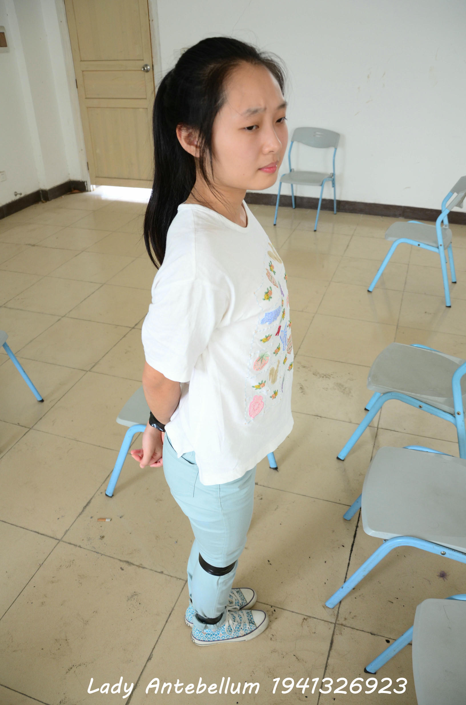 [战前女神] 恋足美腿棉袜女神级摄影套图 071 [92P-129MB]_第1集