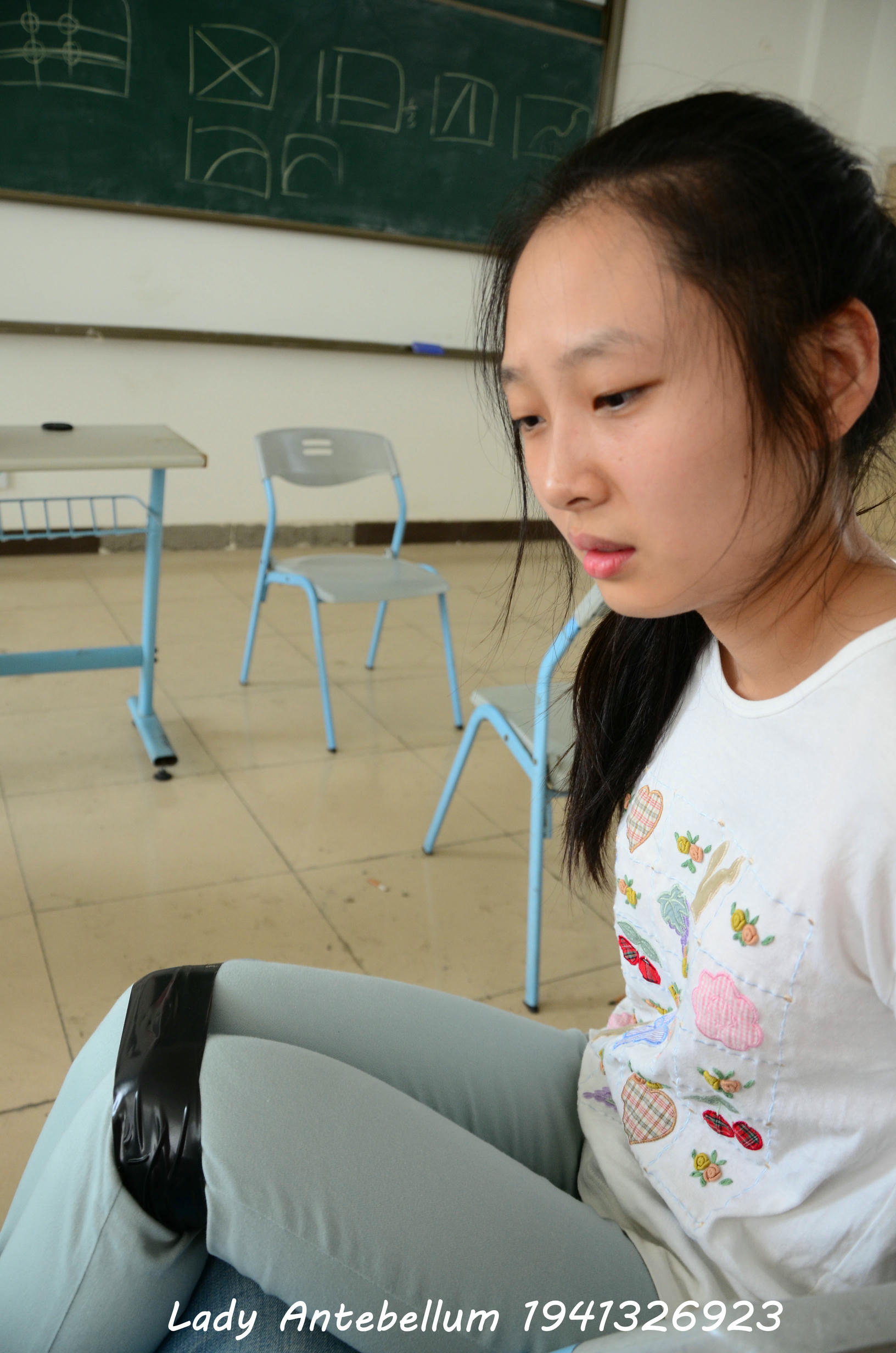 [战前女神] 恋足美腿棉袜女神级摄影套图 071 [92P-129MB]_第1集