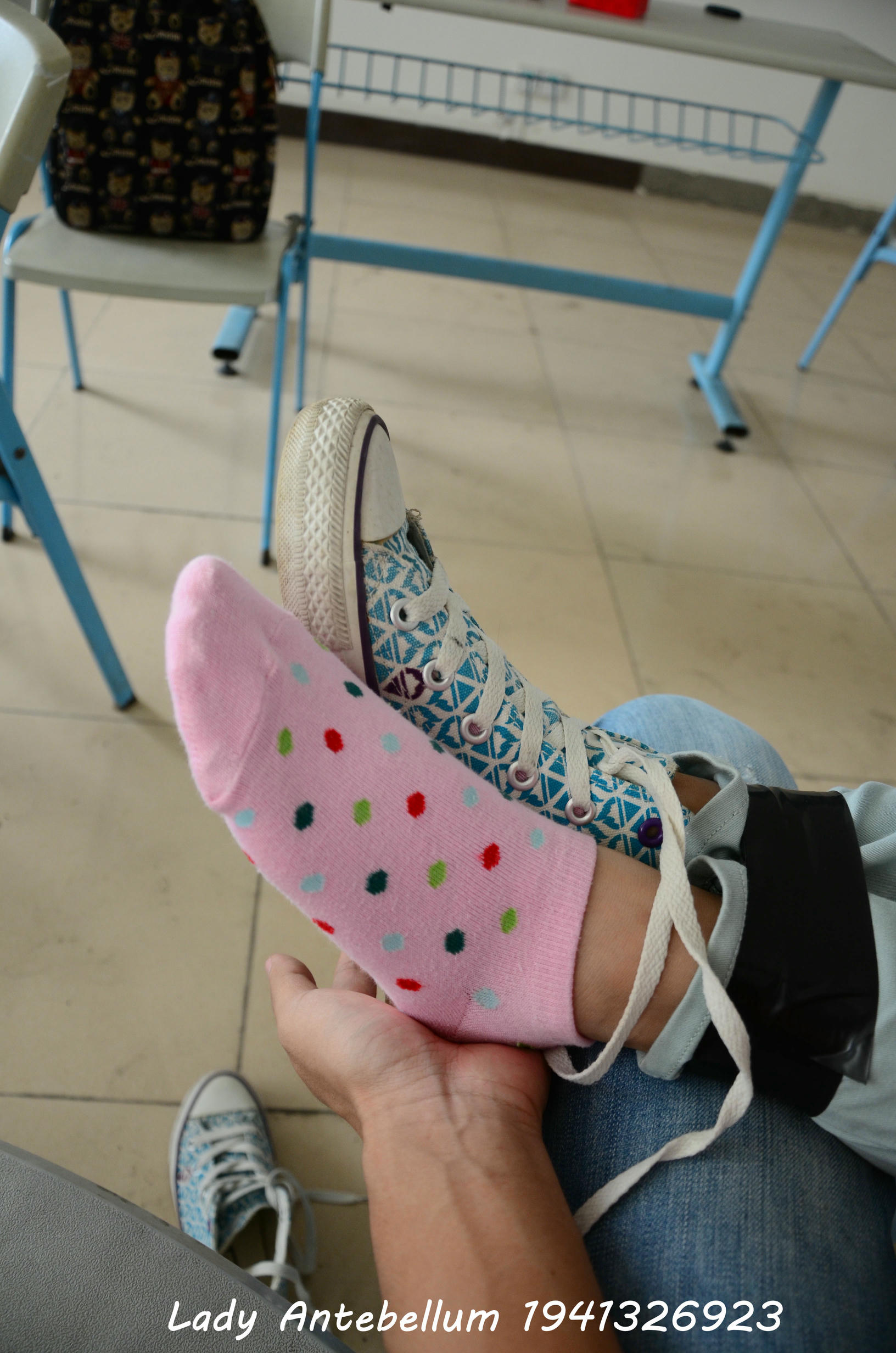 [战前女神] 恋足美腿棉袜女神级摄影套图 071 [92P-129MB]_第2集