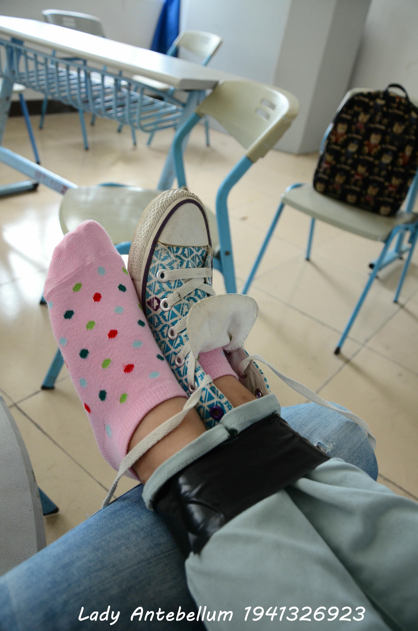 [战前女神] 恋足美腿棉袜女神级摄影套图 071 [92P-129MB]_第2集