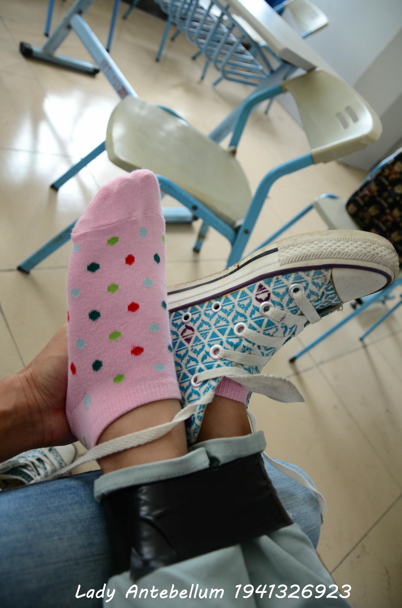 [战前女神] 恋足美腿棉袜女神级摄影套图 071 [92P-129MB]_第2集