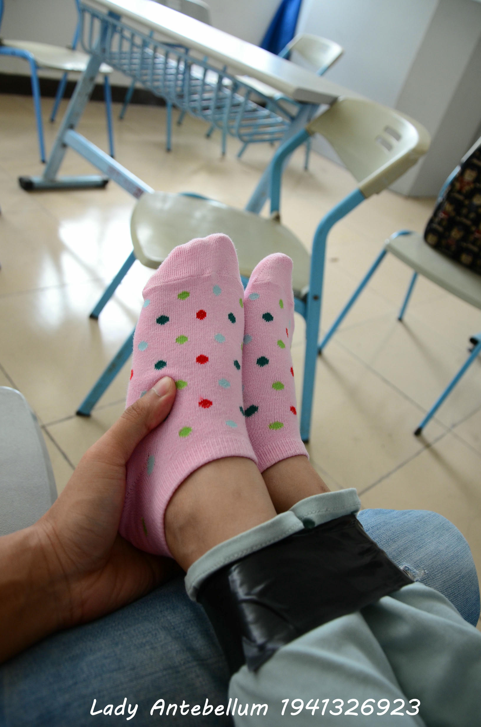 [战前女神] 恋足美腿棉袜女神级摄影套图 071 [92P-129MB]_第2集