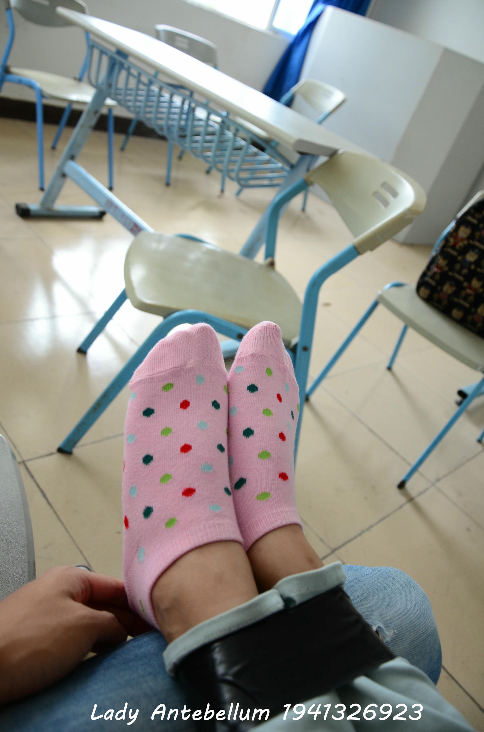 [战前女神] 恋足美腿棉袜女神级摄影套图 071 [92P-129MB]_第2集