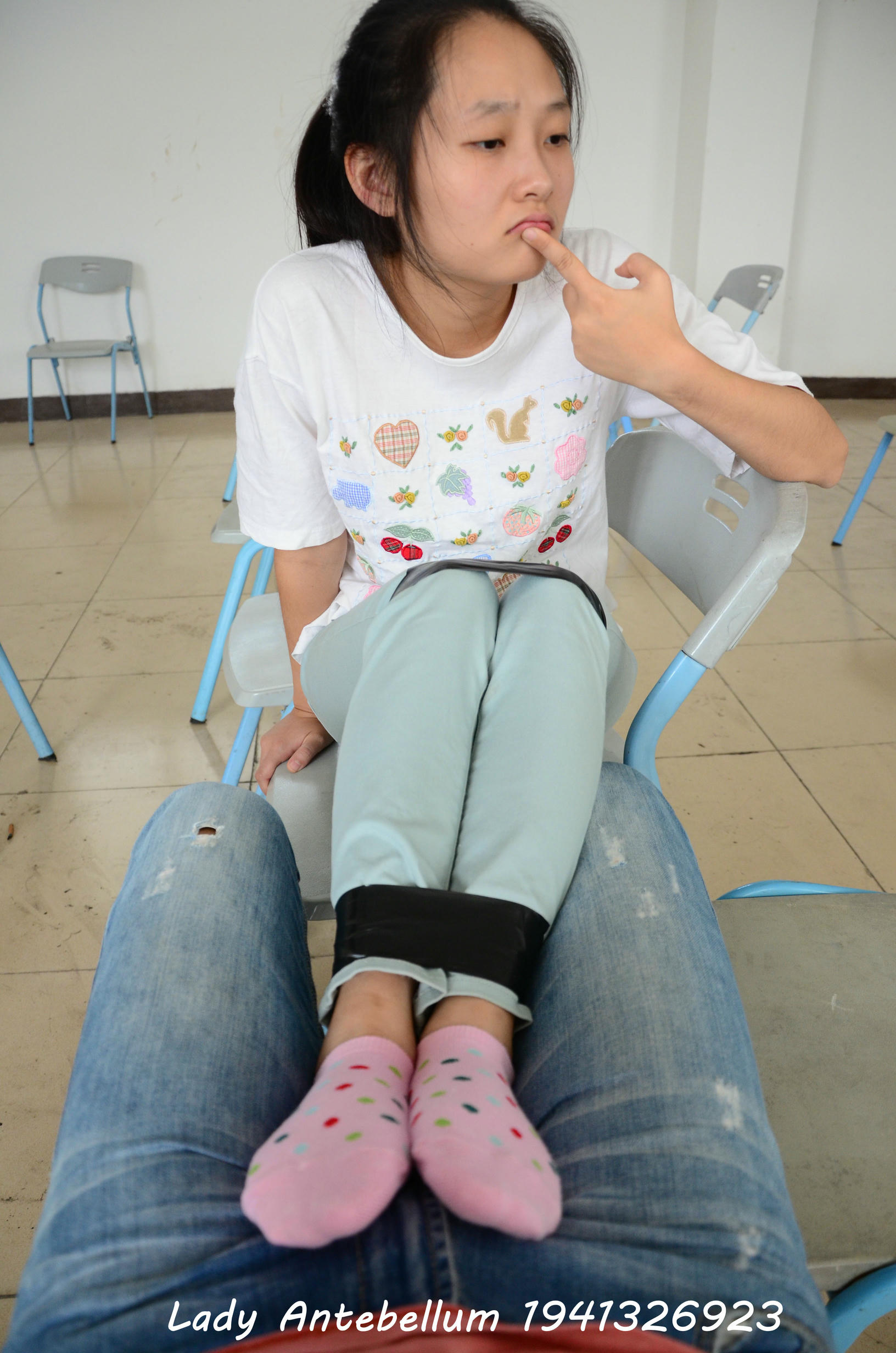 [战前女神] 恋足美腿棉袜女神级摄影套图 071 [92P-129MB]_第2集