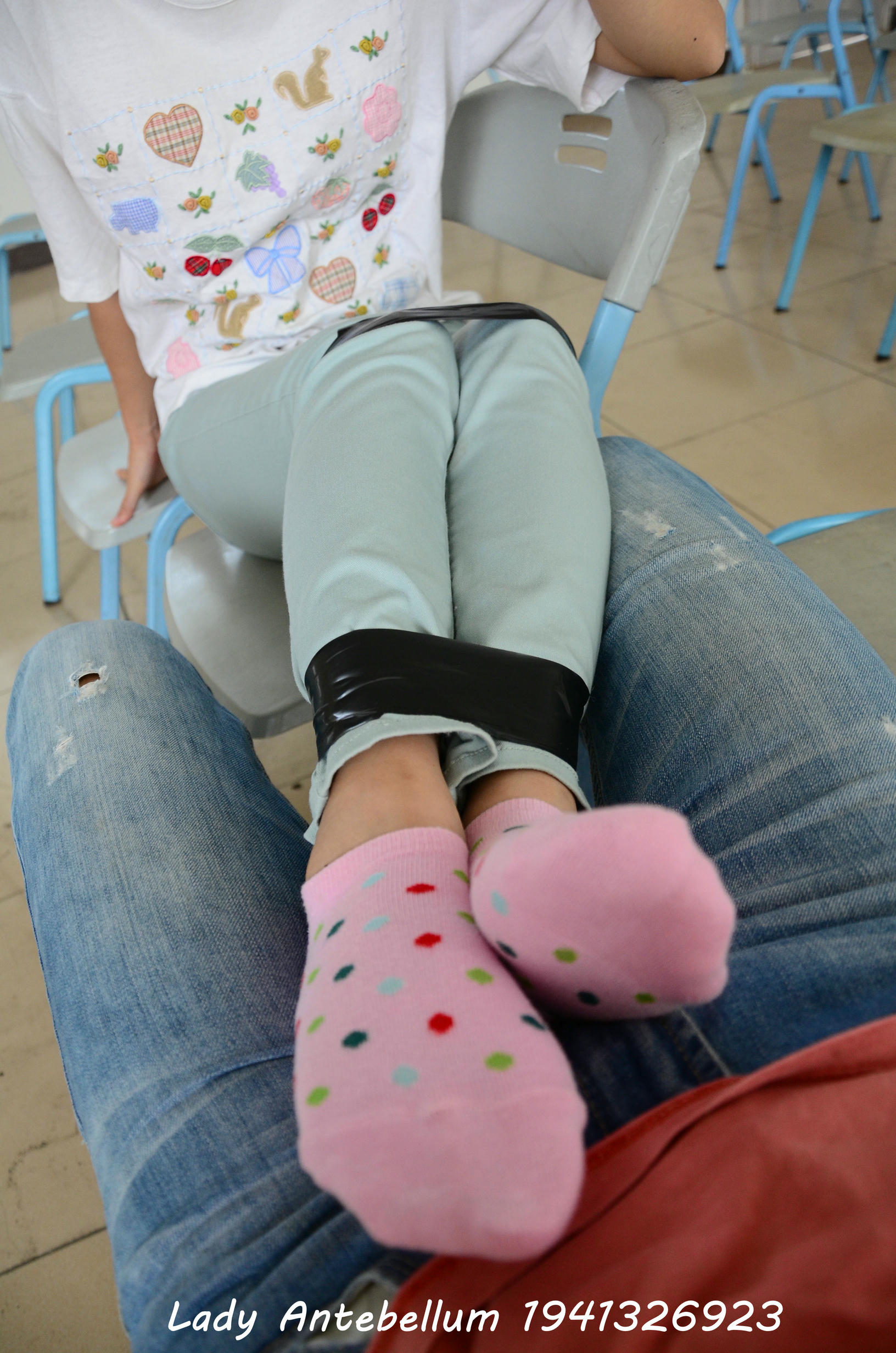 [战前女神] 恋足美腿棉袜女神级摄影套图 071 [92P-129MB]_第2集