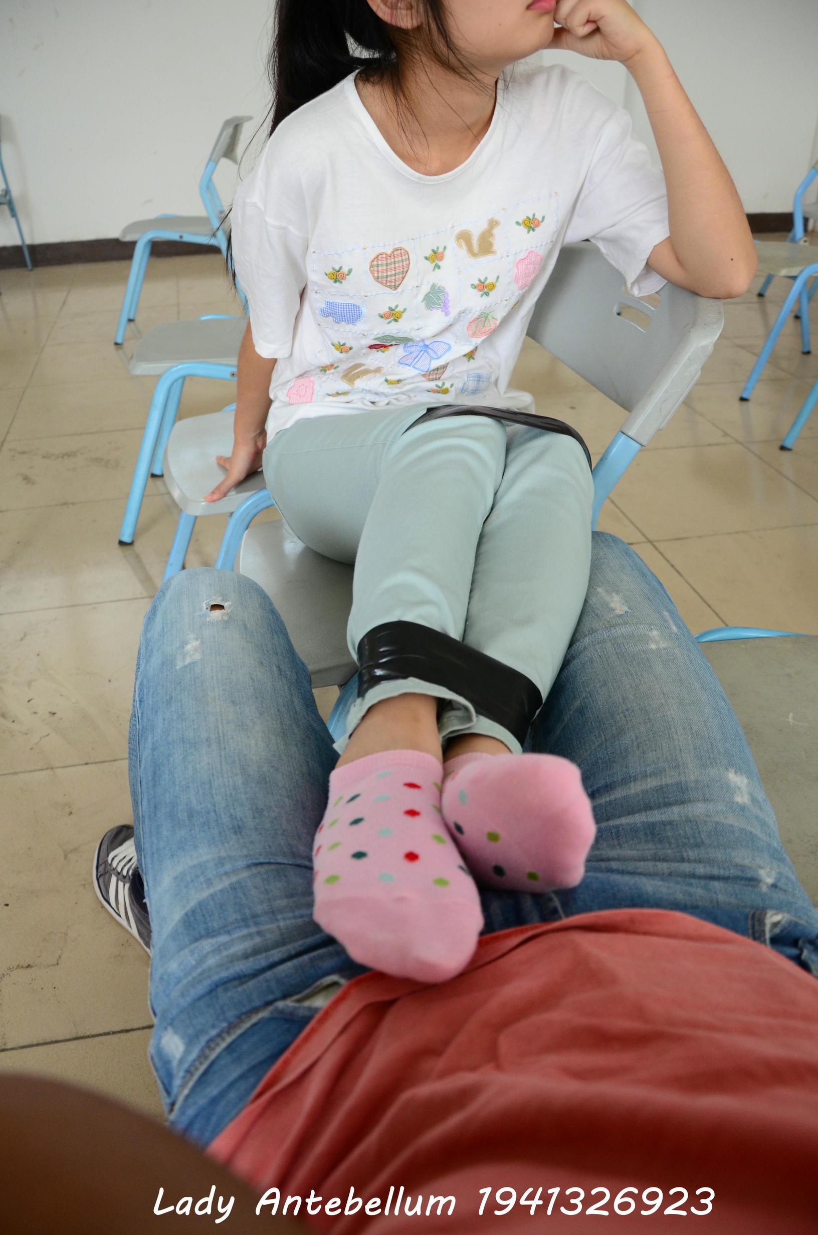 [战前女神] 恋足美腿棉袜女神级摄影套图 071 [92P-129MB]_第3集