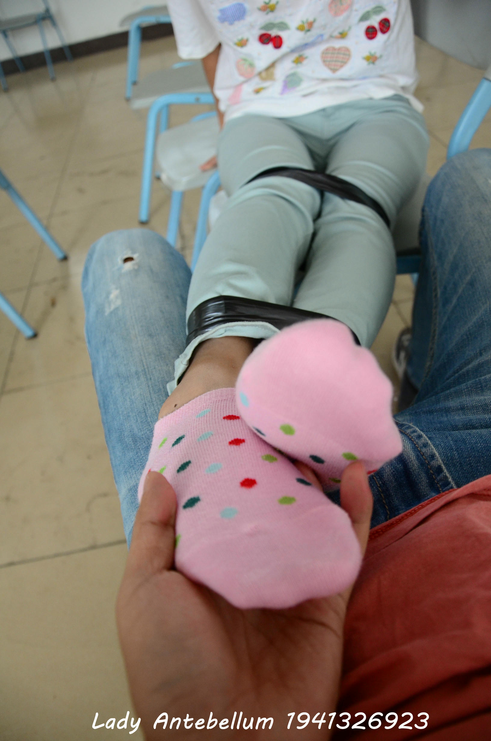 [战前女神] 恋足美腿棉袜女神级摄影套图 071 [92P-129MB]_第3集