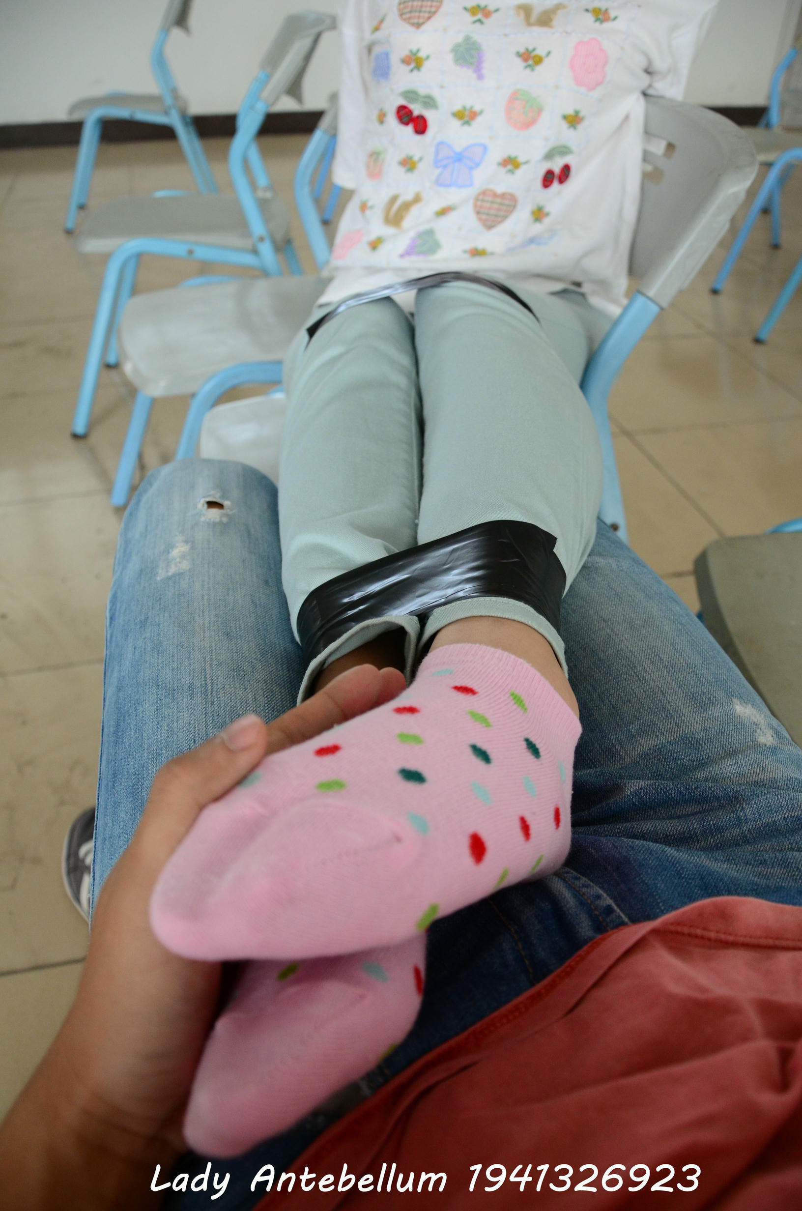 [战前女神] 恋足美腿棉袜女神级摄影套图 071 [92P-129MB]_第3集