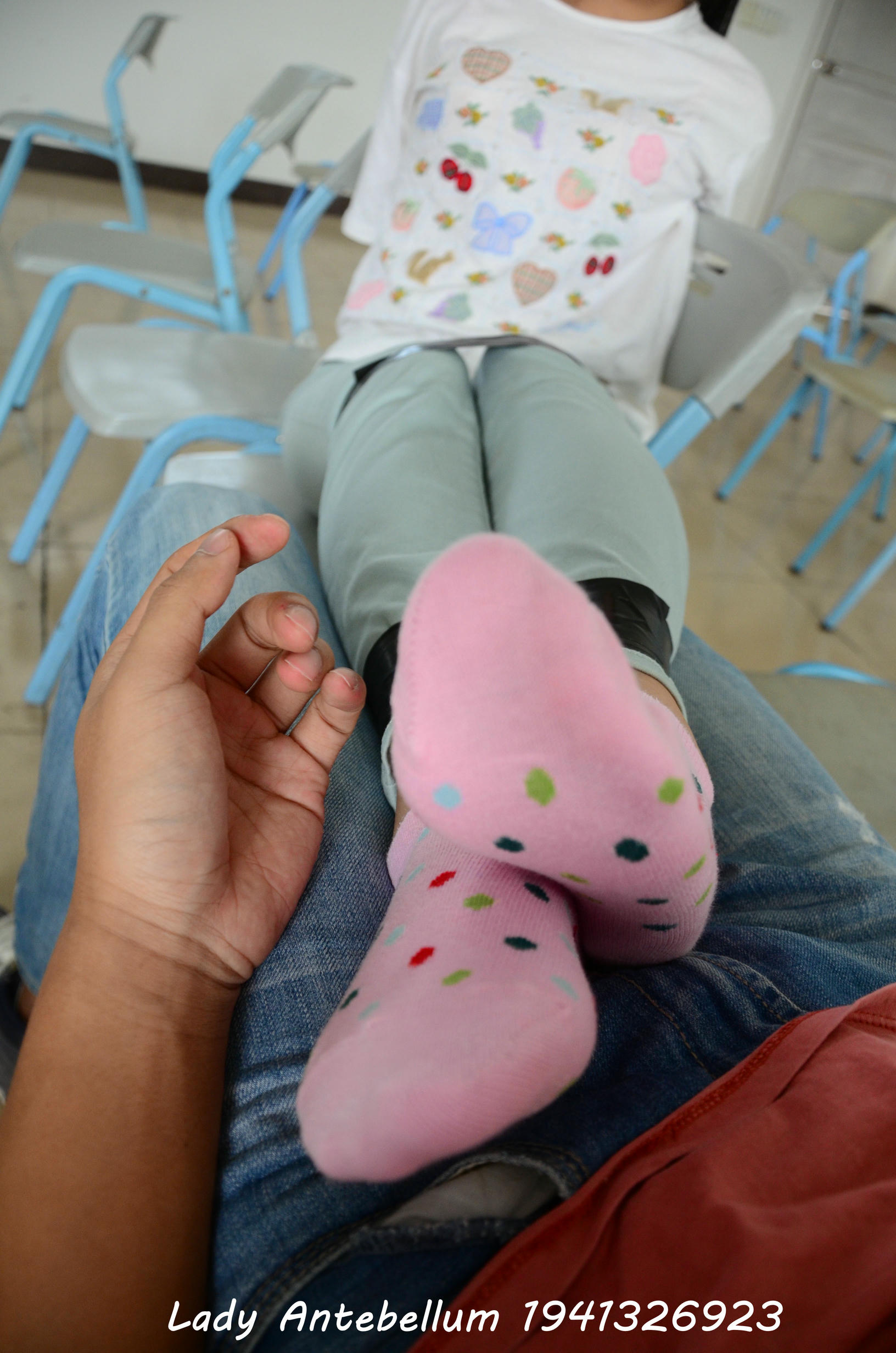 [战前女神] 恋足美腿棉袜女神级摄影套图 071 [92P-129MB]_第3集