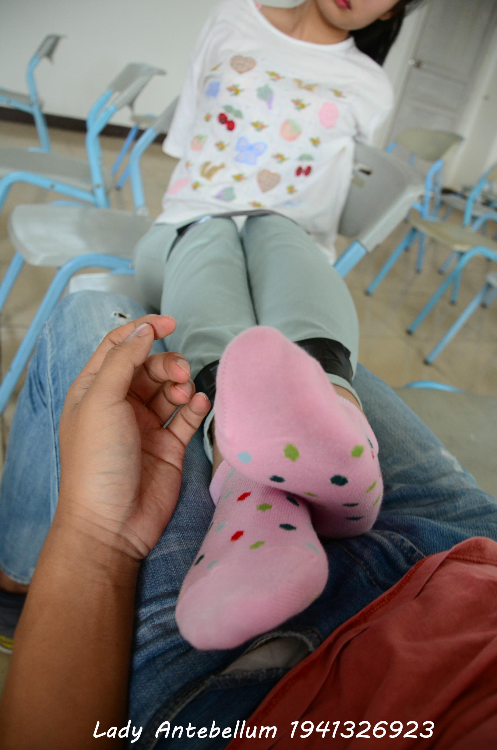 [战前女神] 恋足美腿棉袜女神级摄影套图 071 [92P-129MB]_第3集