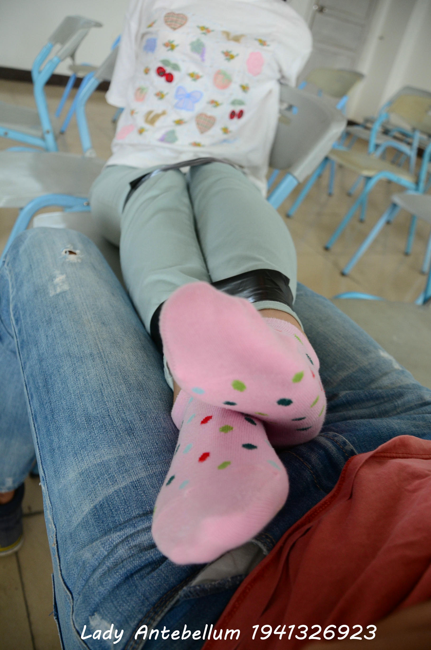 [战前女神] 恋足美腿棉袜女神级摄影套图 071 [92P-129MB]_第3集