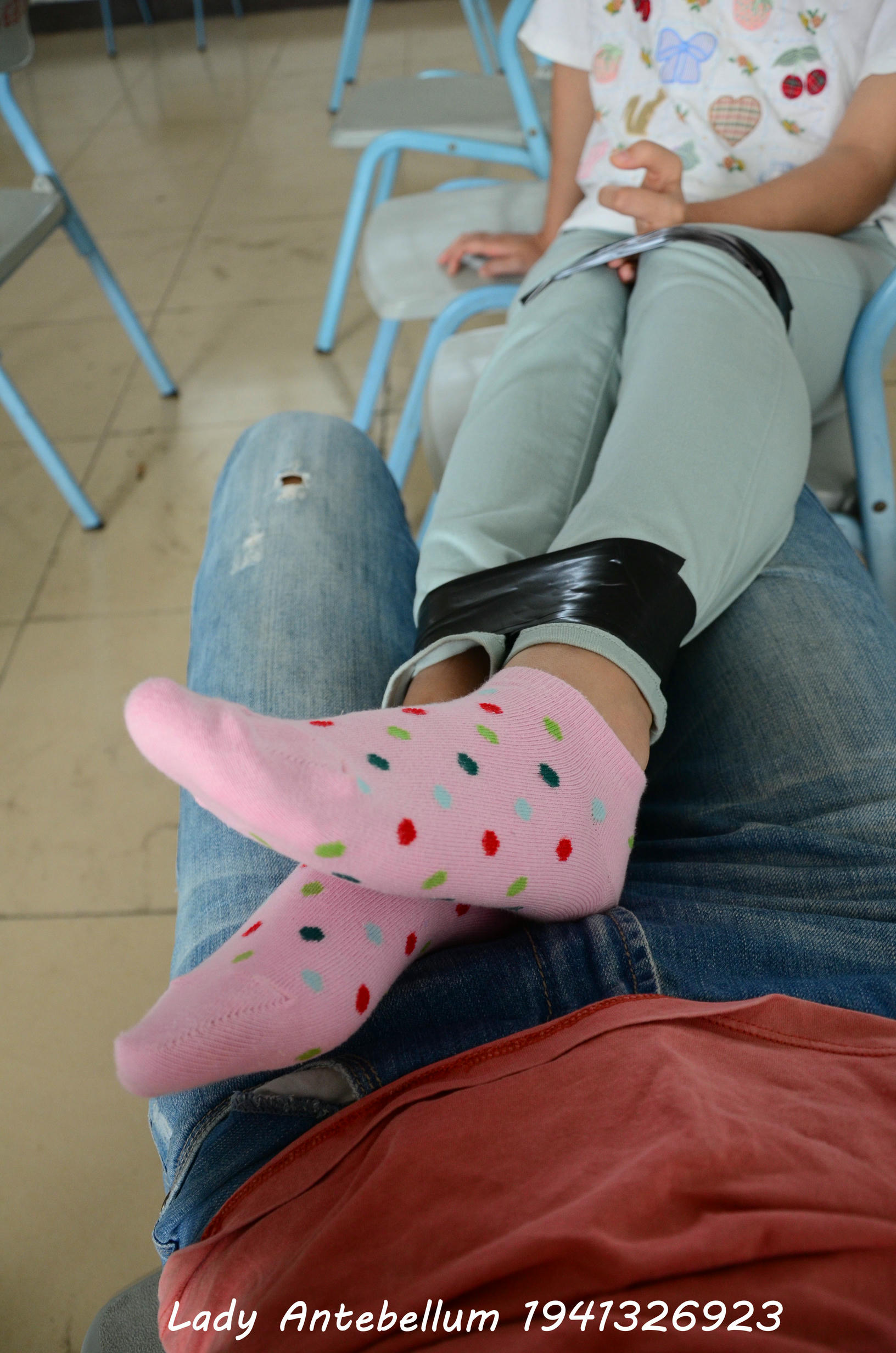 [战前女神] 恋足美腿棉袜女神级摄影套图 071 [92P-129MB]_第3集