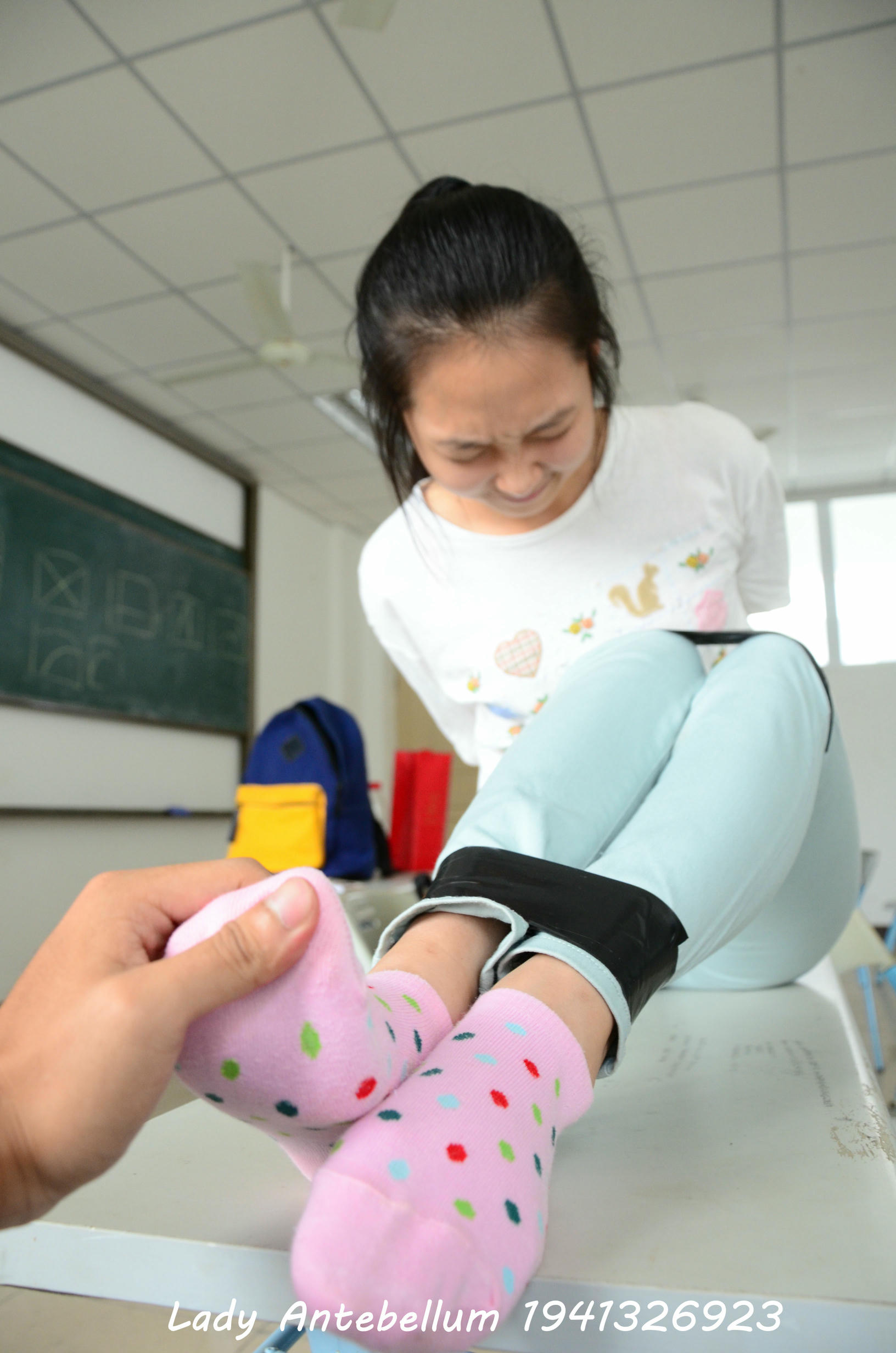 [战前女神] 恋足美腿棉袜女神级摄影套图 071 [92P-129MB]_第3集