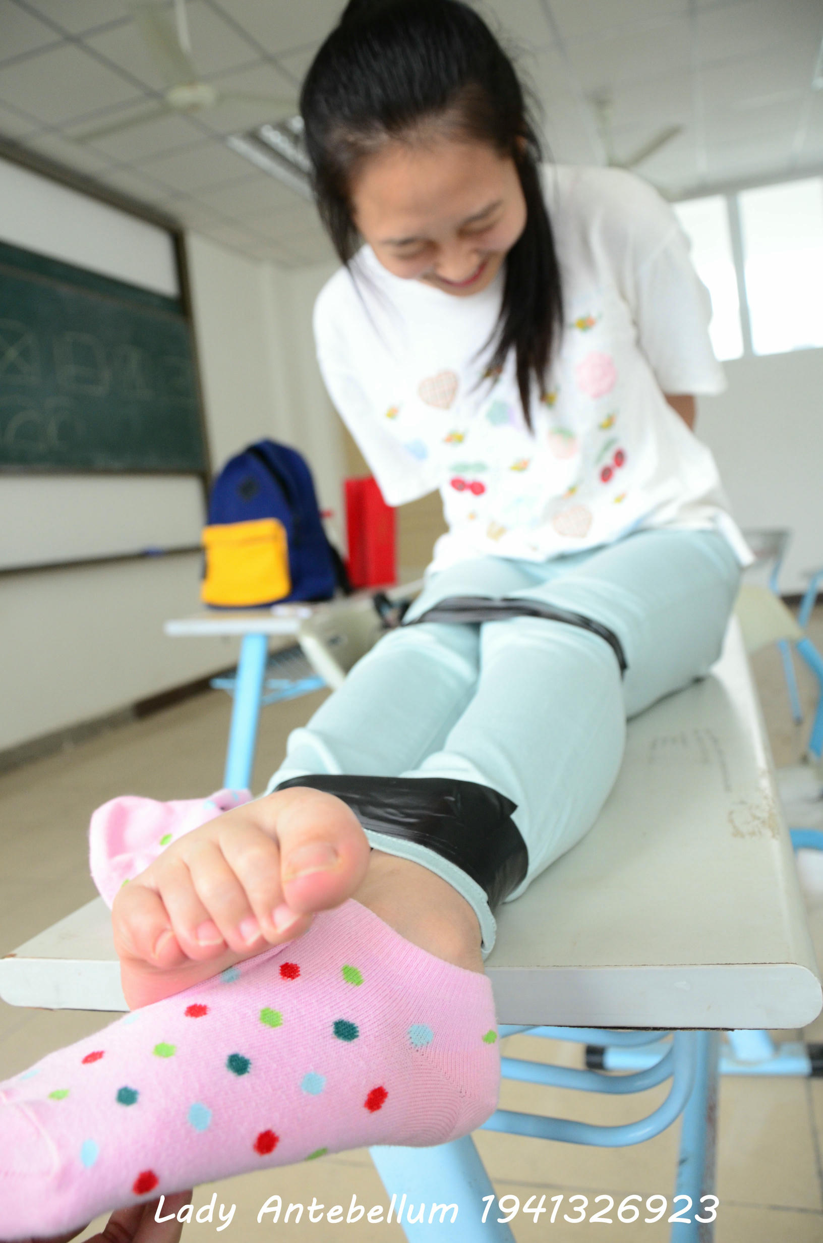 [战前女神] 恋足美腿棉袜女神级摄影套图 071 [92P-129MB]_第4集