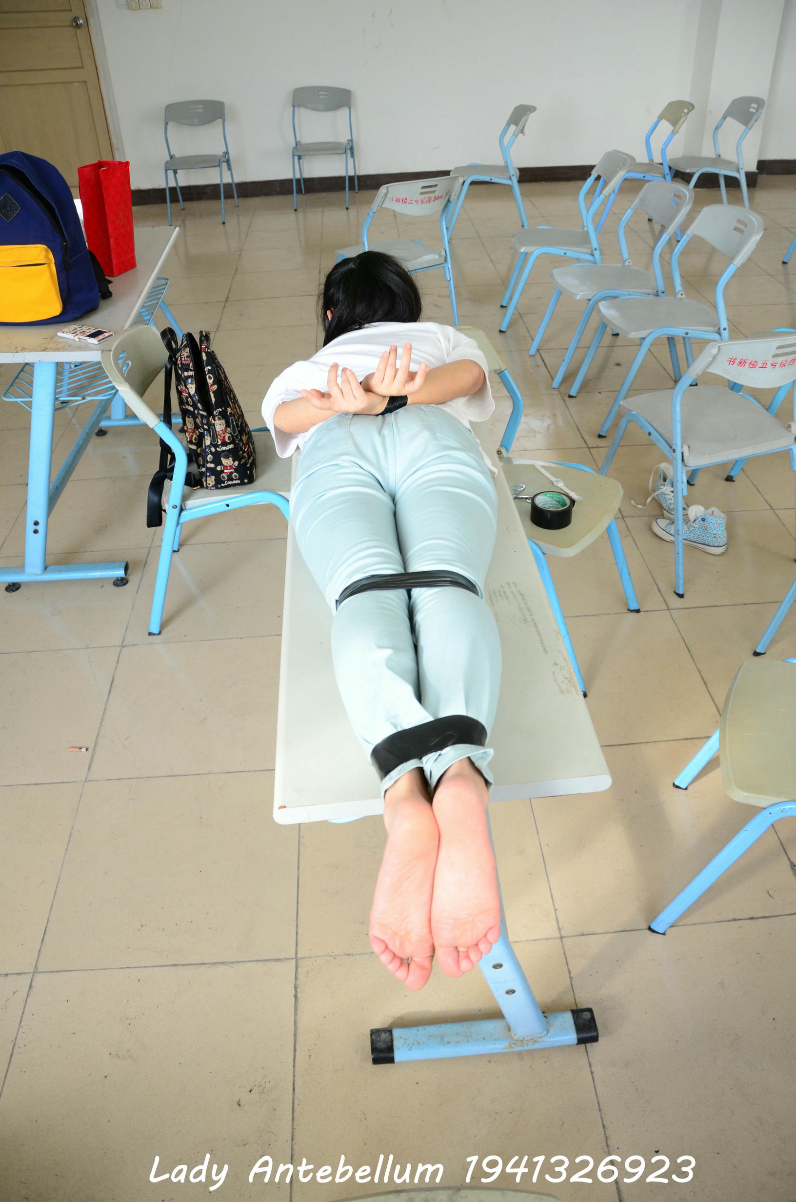 [战前女神] 恋足美腿棉袜女神级摄影套图 071 [92P-129MB]_第4集